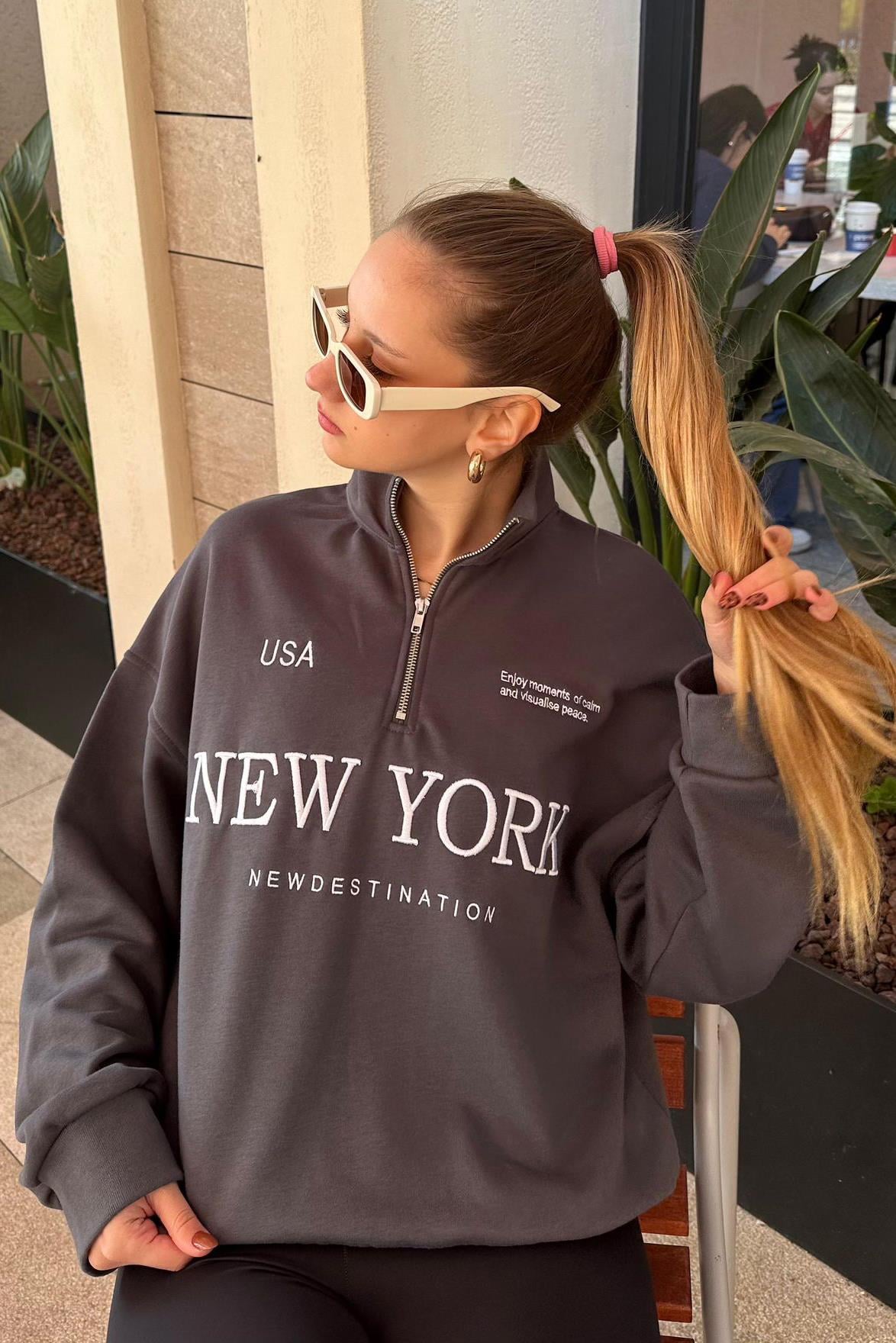 Sweatshirt