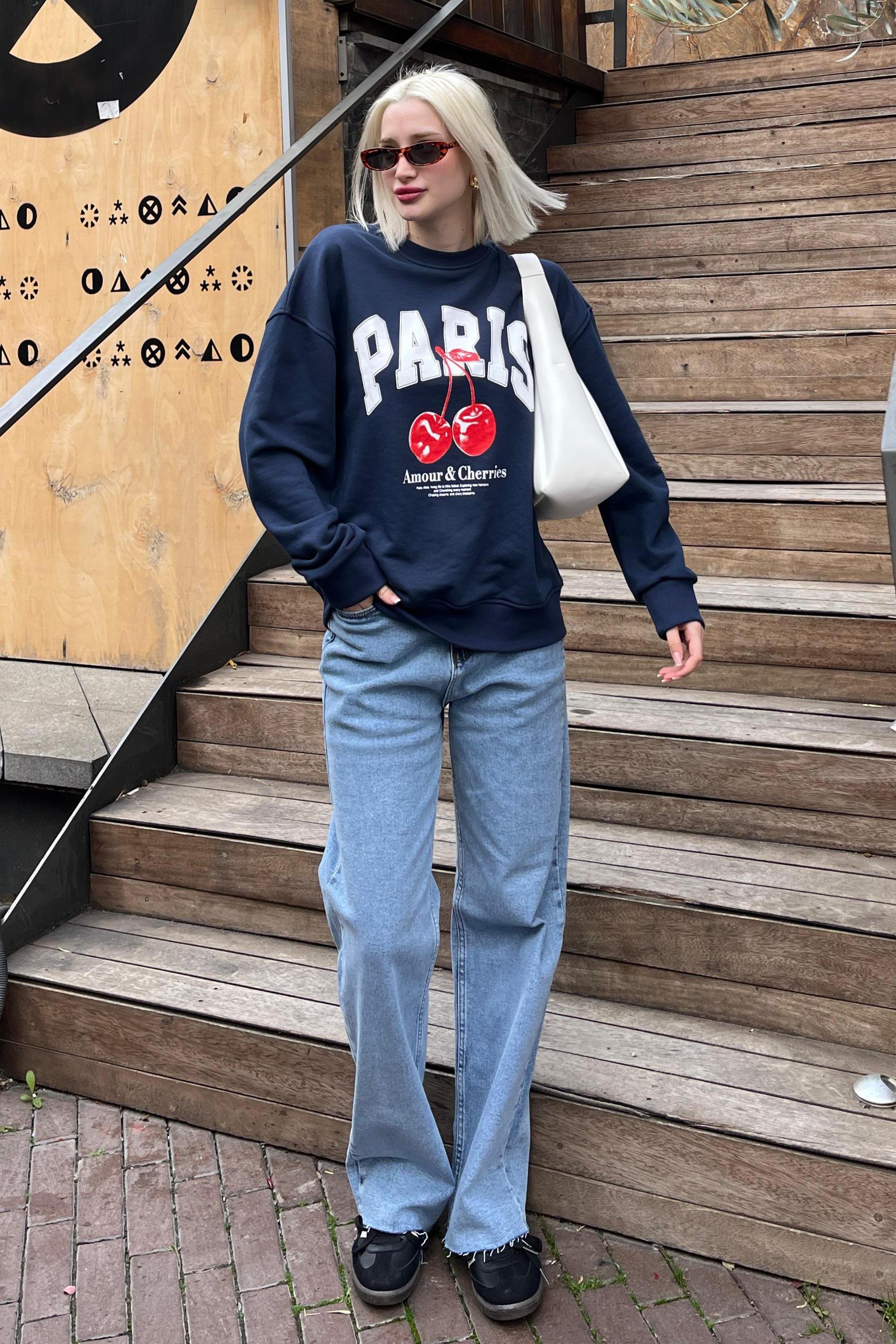 Sweatshirt