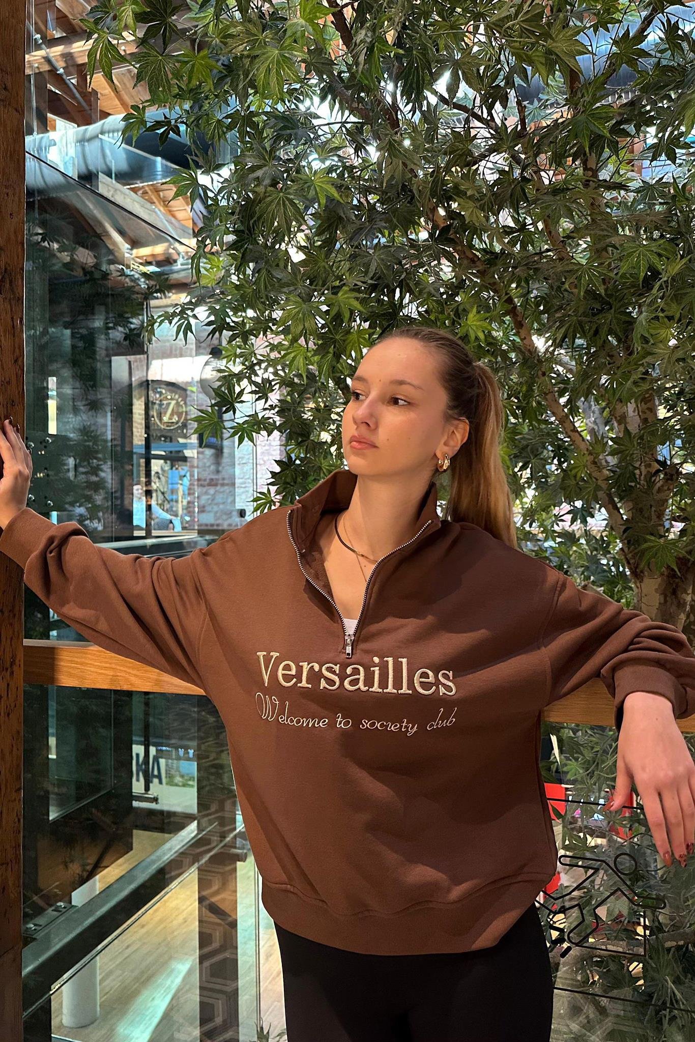 Sweatshirt