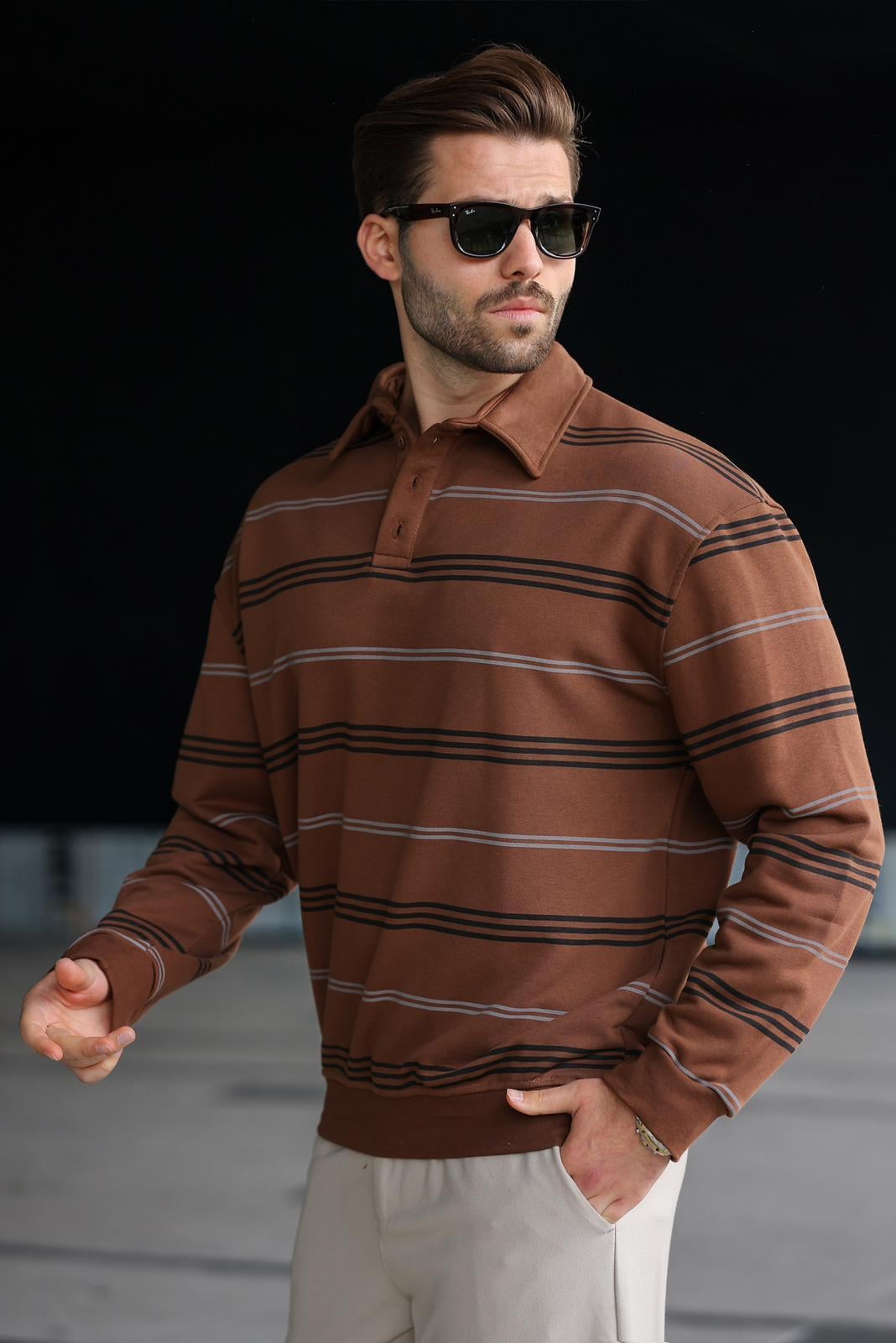 Sweatshirt