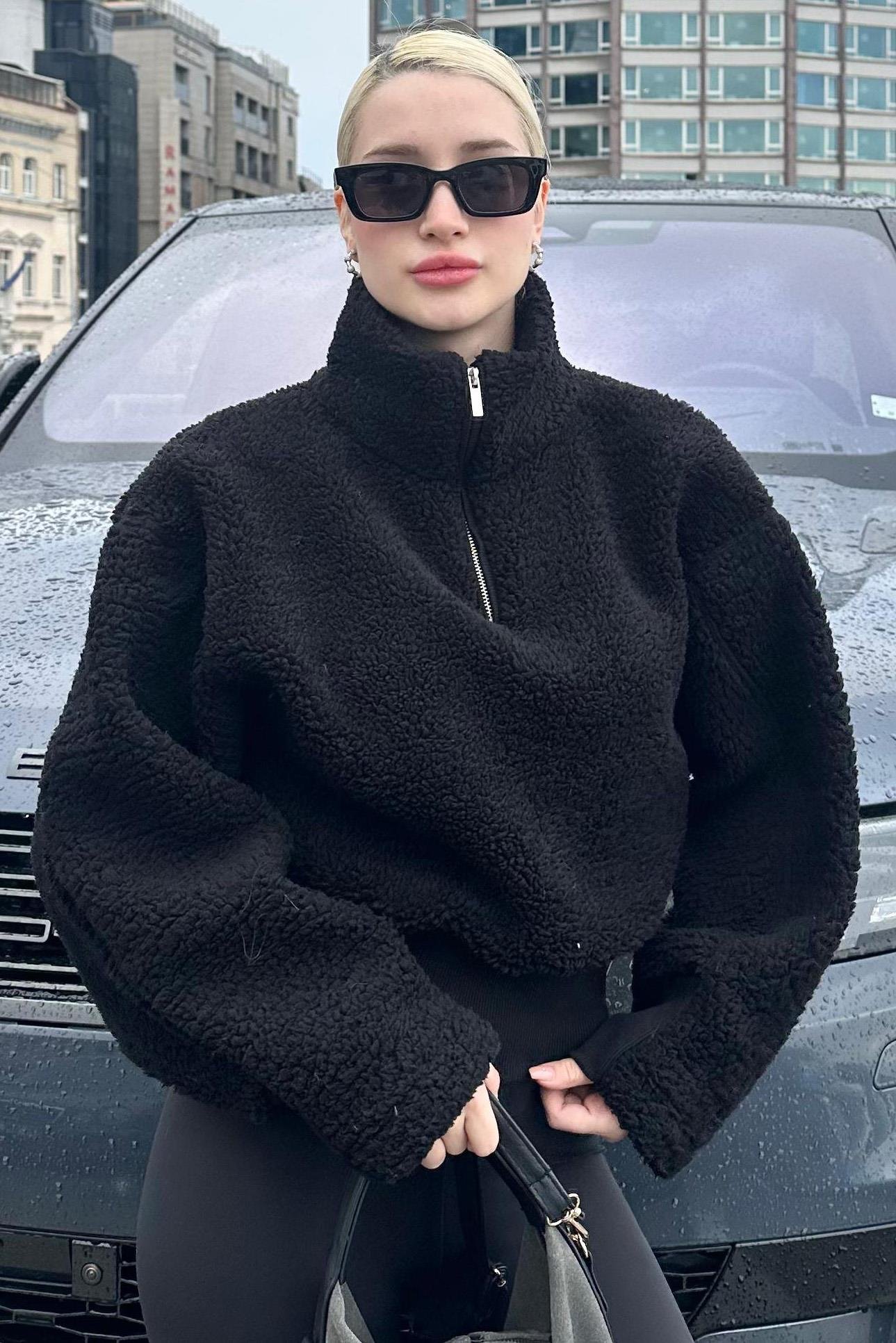 Sweatshirt