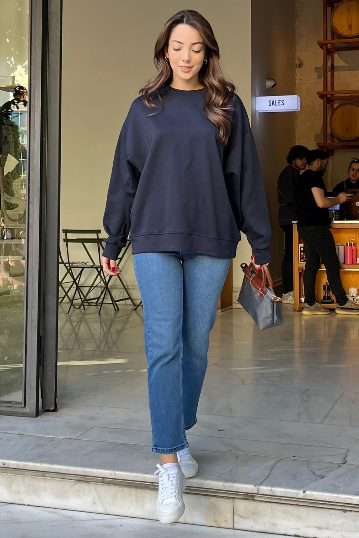 Sweatshirt