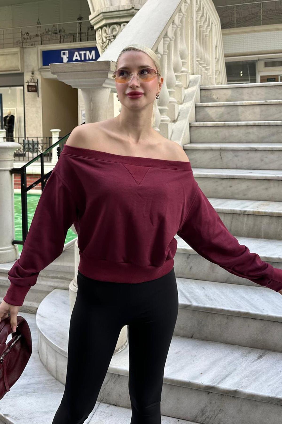 Sweatshirt