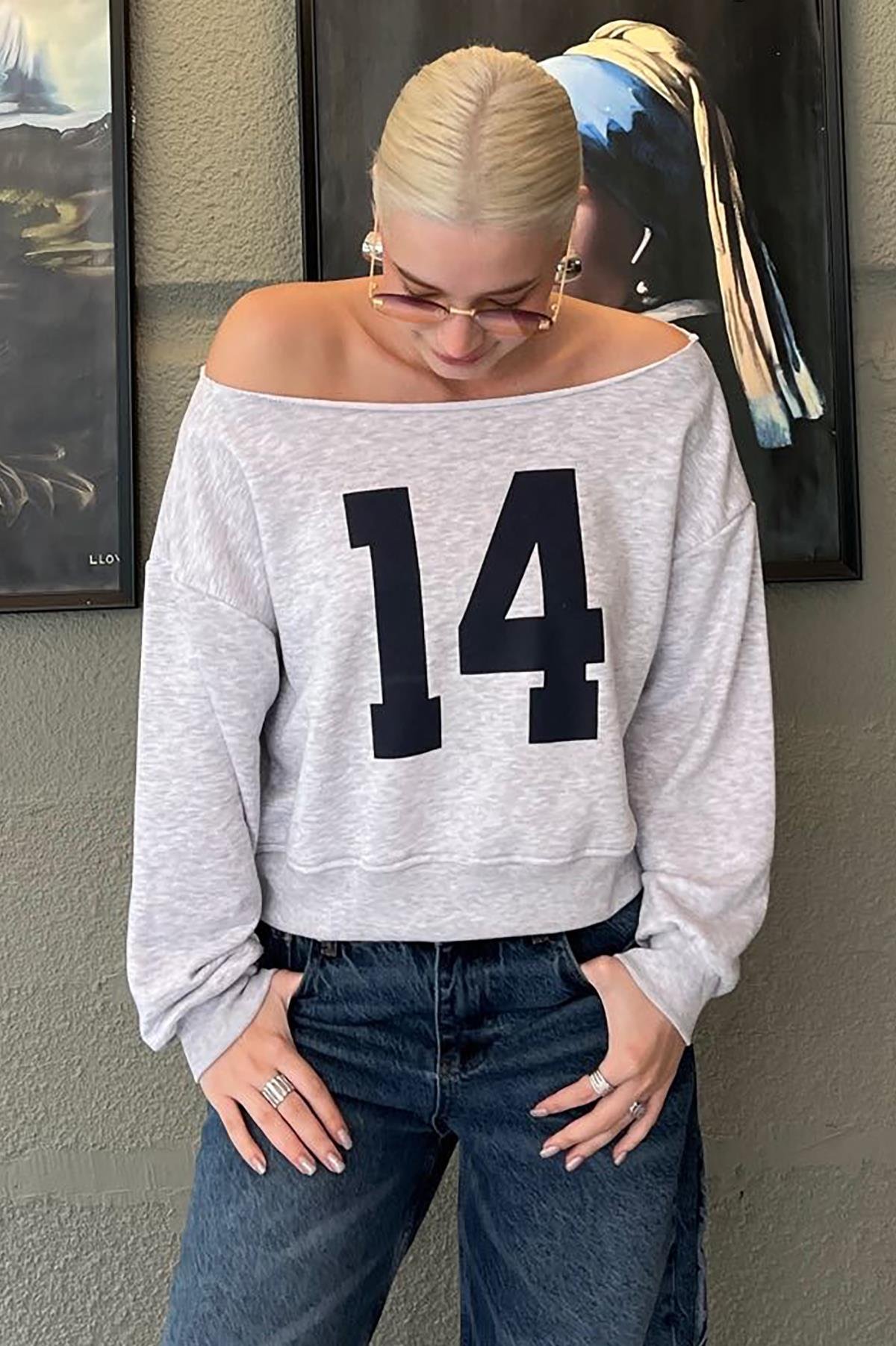 Sweatshirt