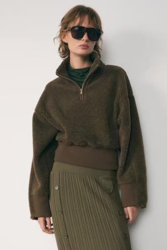 Sweatshirt