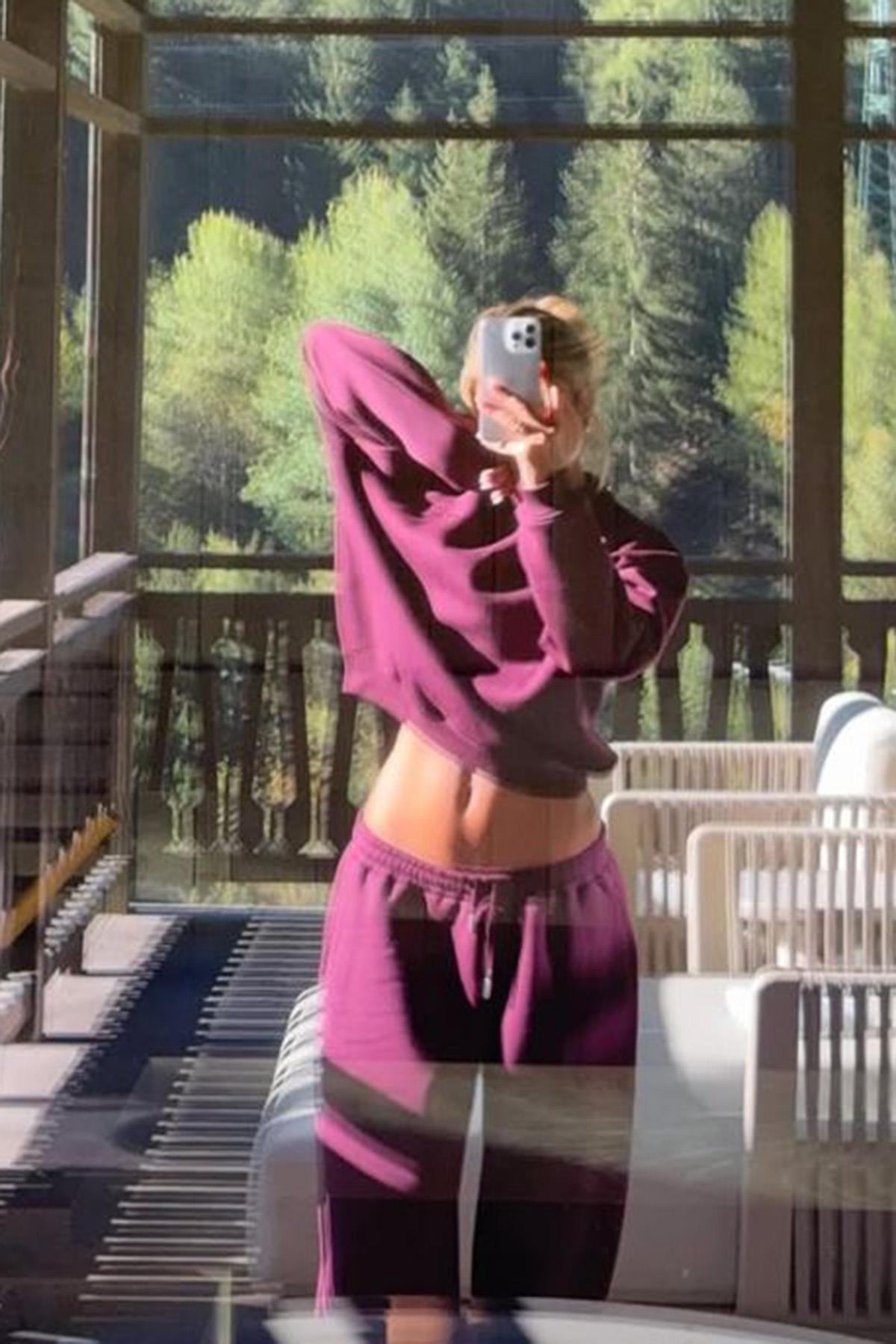 Sweatshirt