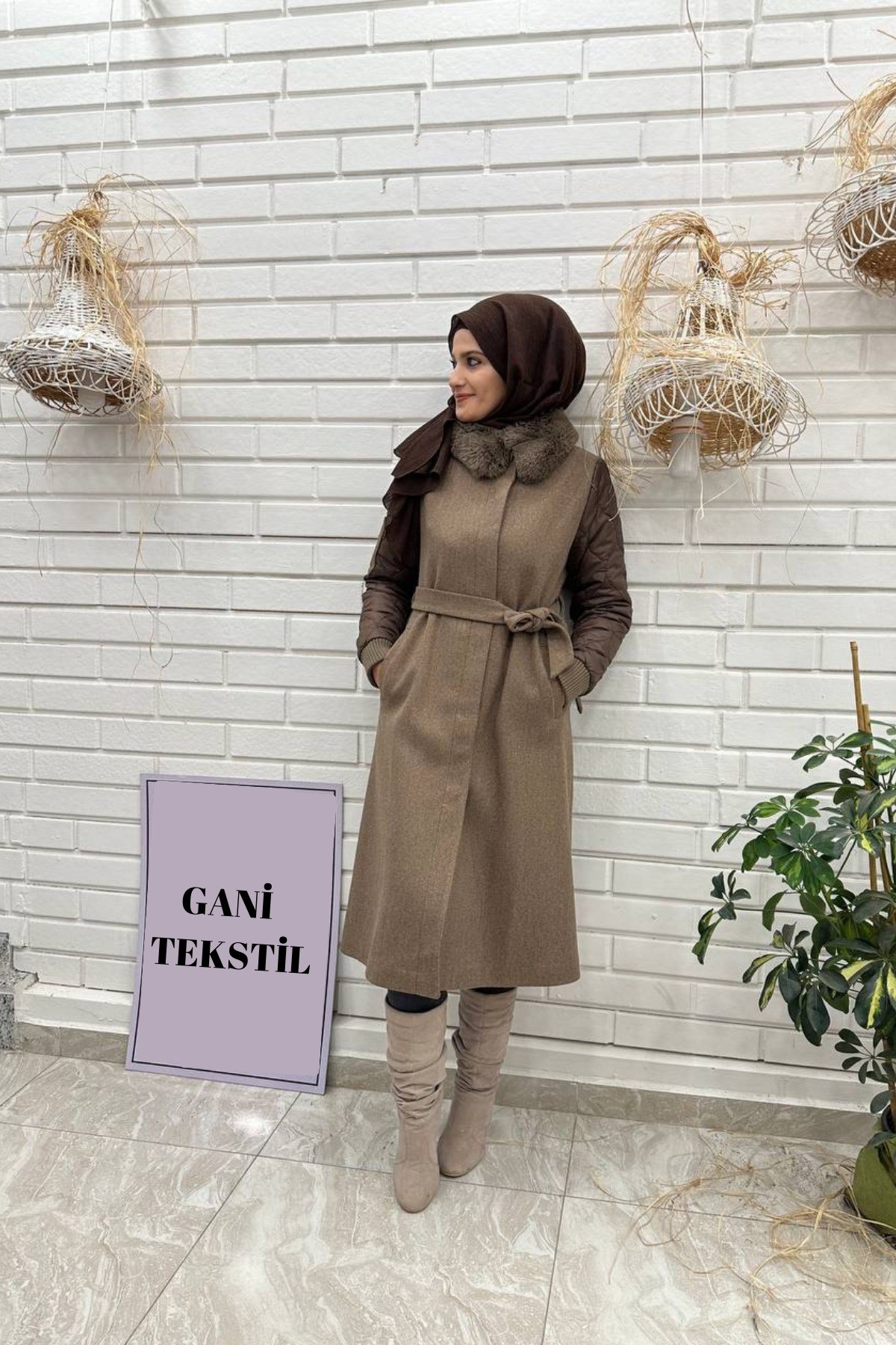 Kürk Yaka Düğmeli Kaşe Kaban