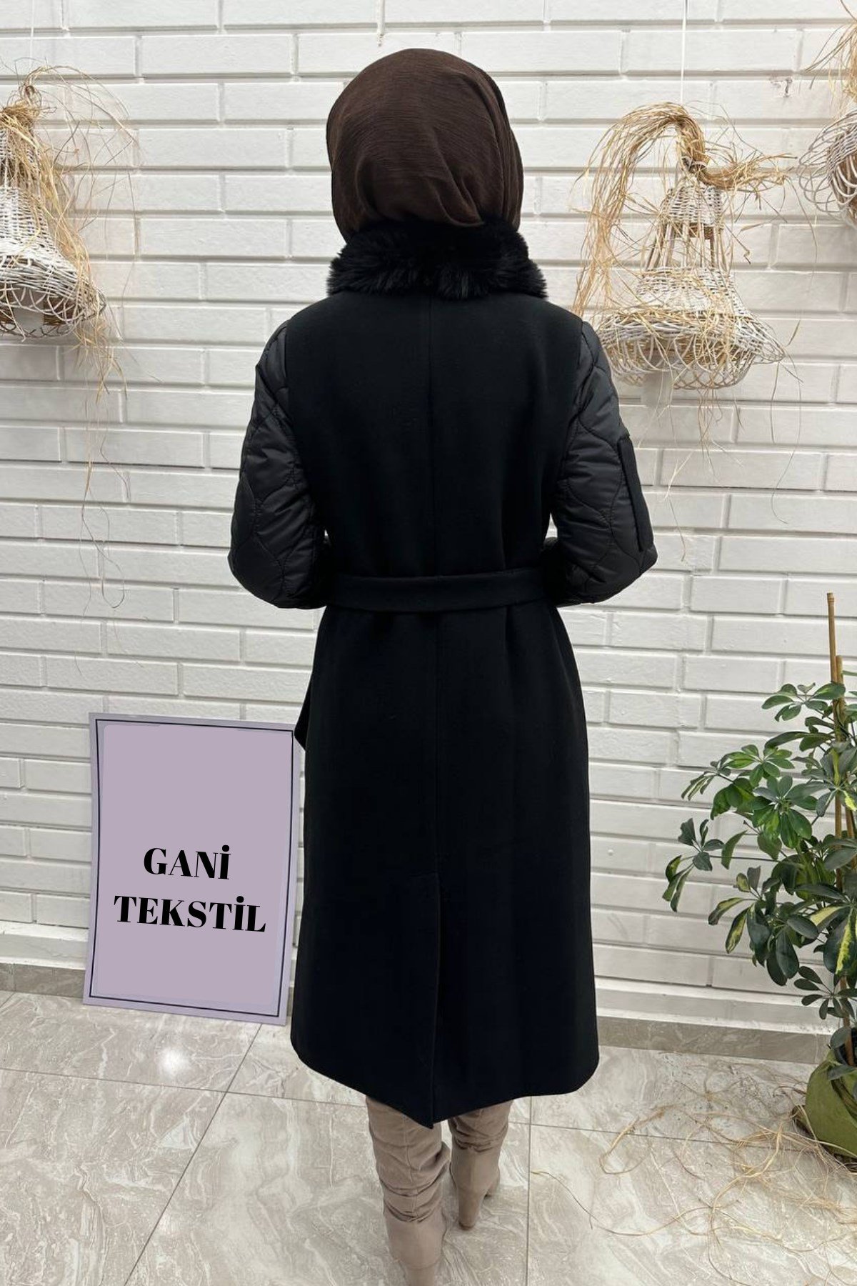 Kürk Yaka Düğmeli Kaşe Kaban