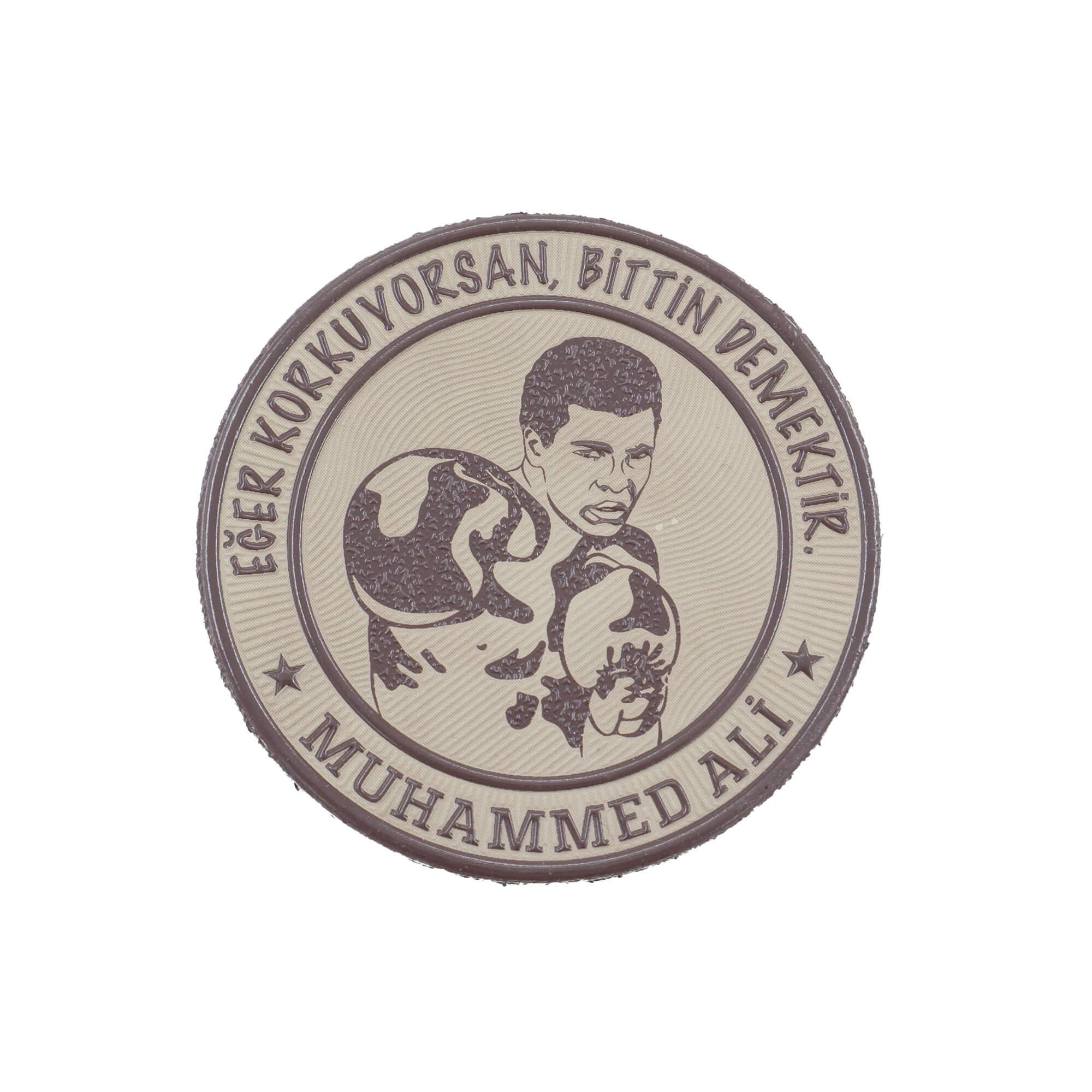 Muhammed Ali Temalı Patch (Peç) – 7 cm | Boks ve Motivasyon Arması | Cesaret Sözlü Koleksiyonluk Yama