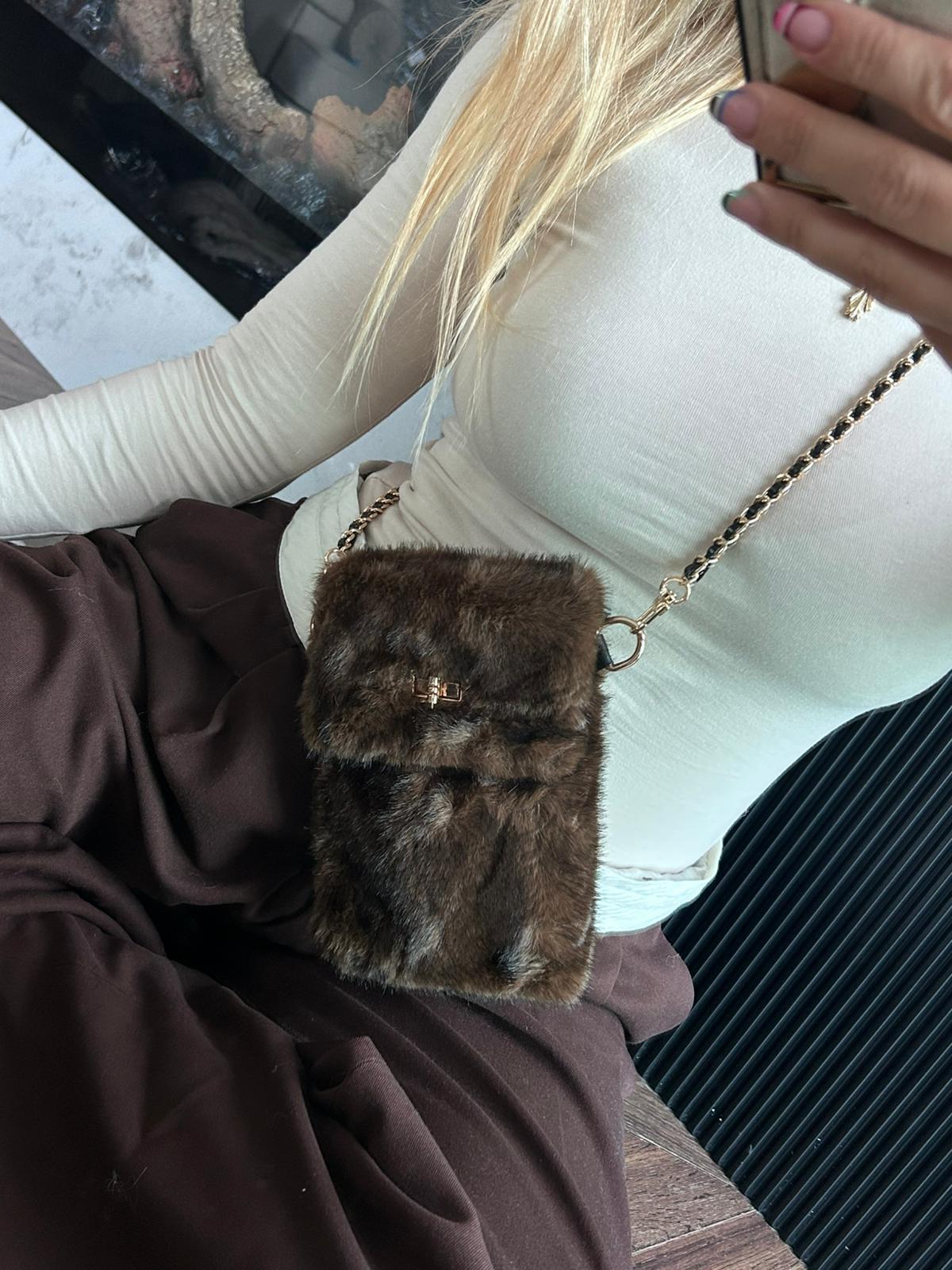 JF Gold Zincir Detaylı Askı Peluş Çanta - Kahverengi