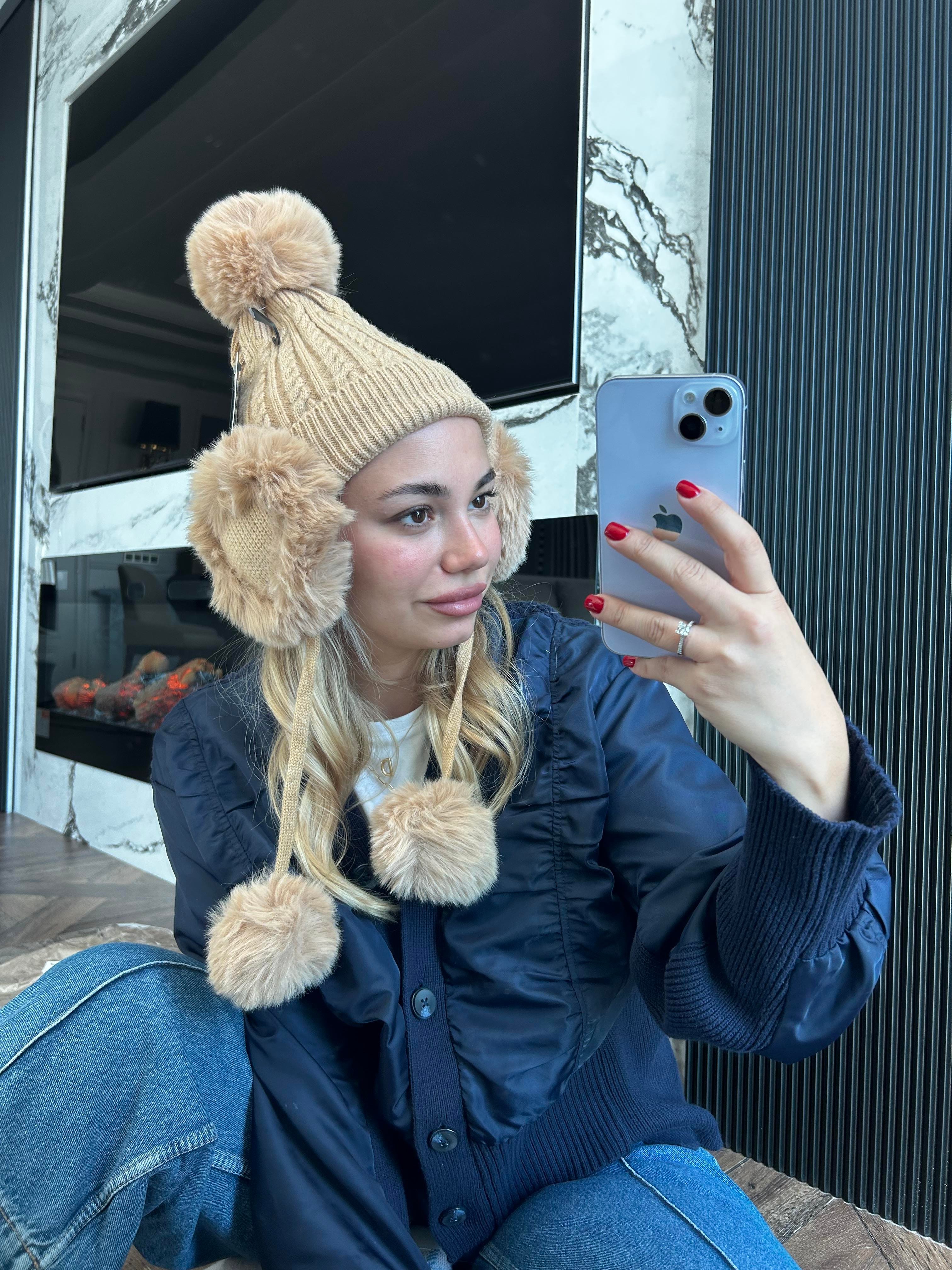 JF Kulaklıklı Ponponlu Triko Bere - Camel