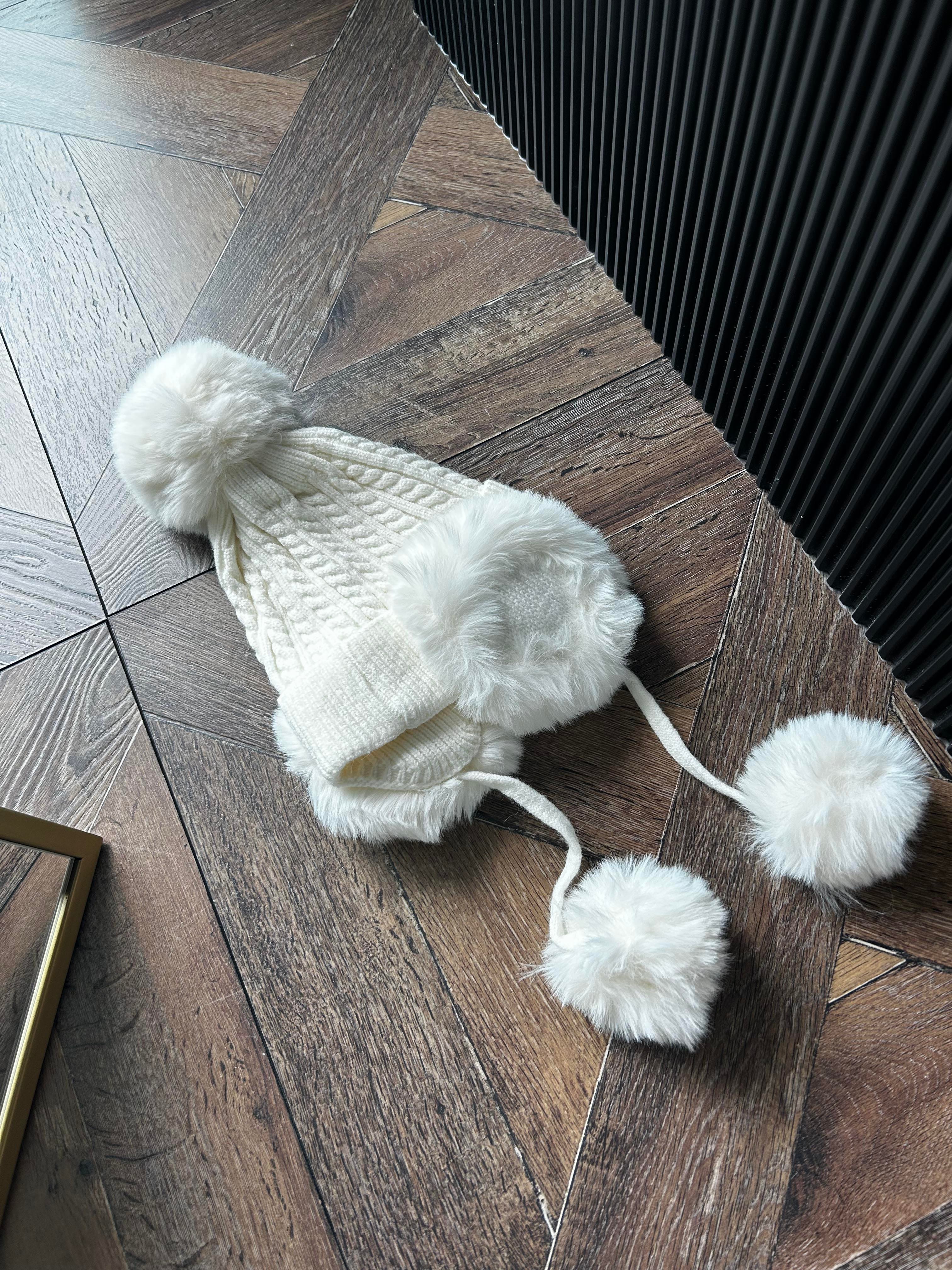 JF Kulaklıklı Ponponlu Triko Bere - Ekru