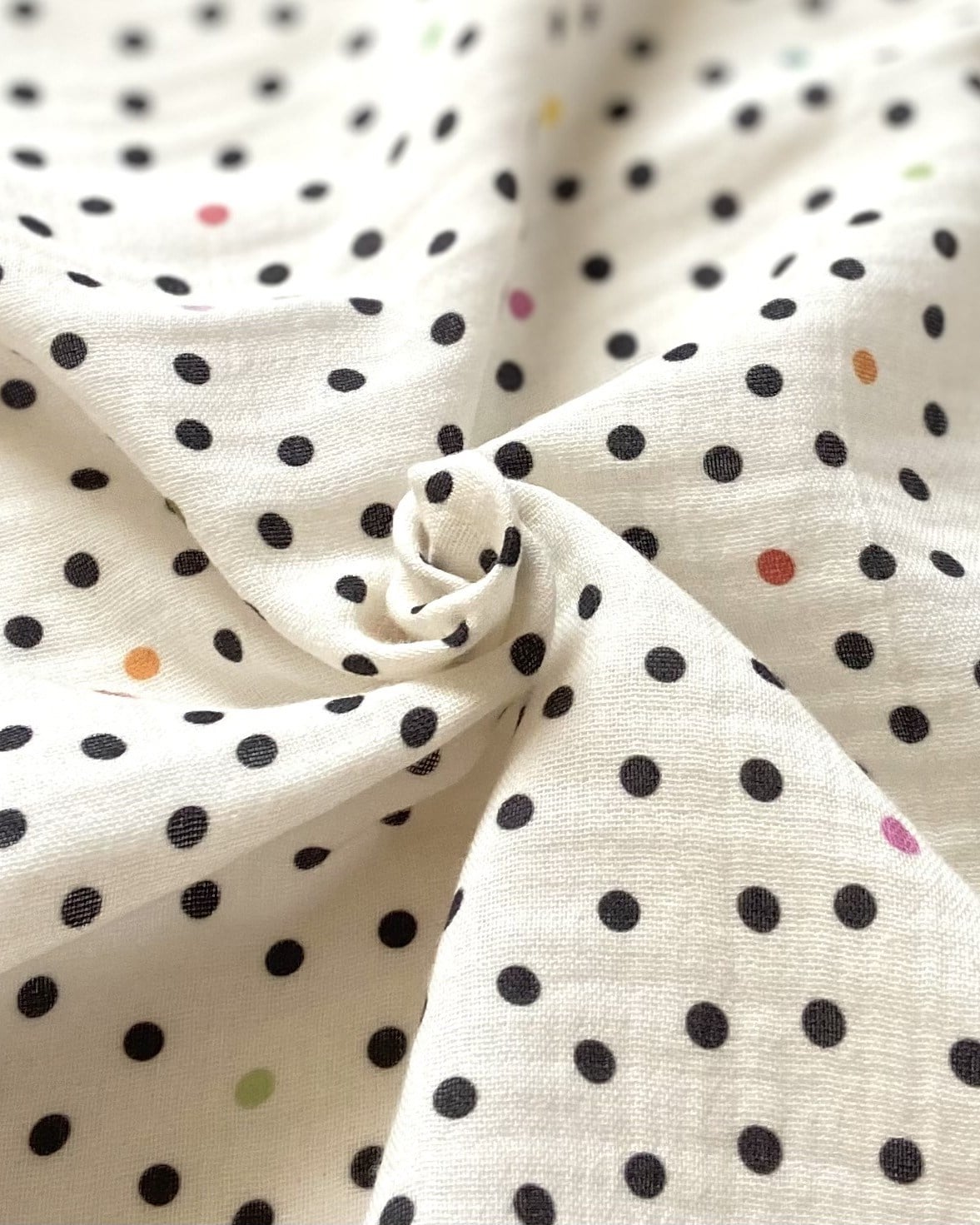Dynamic Dots Müslin Örtü