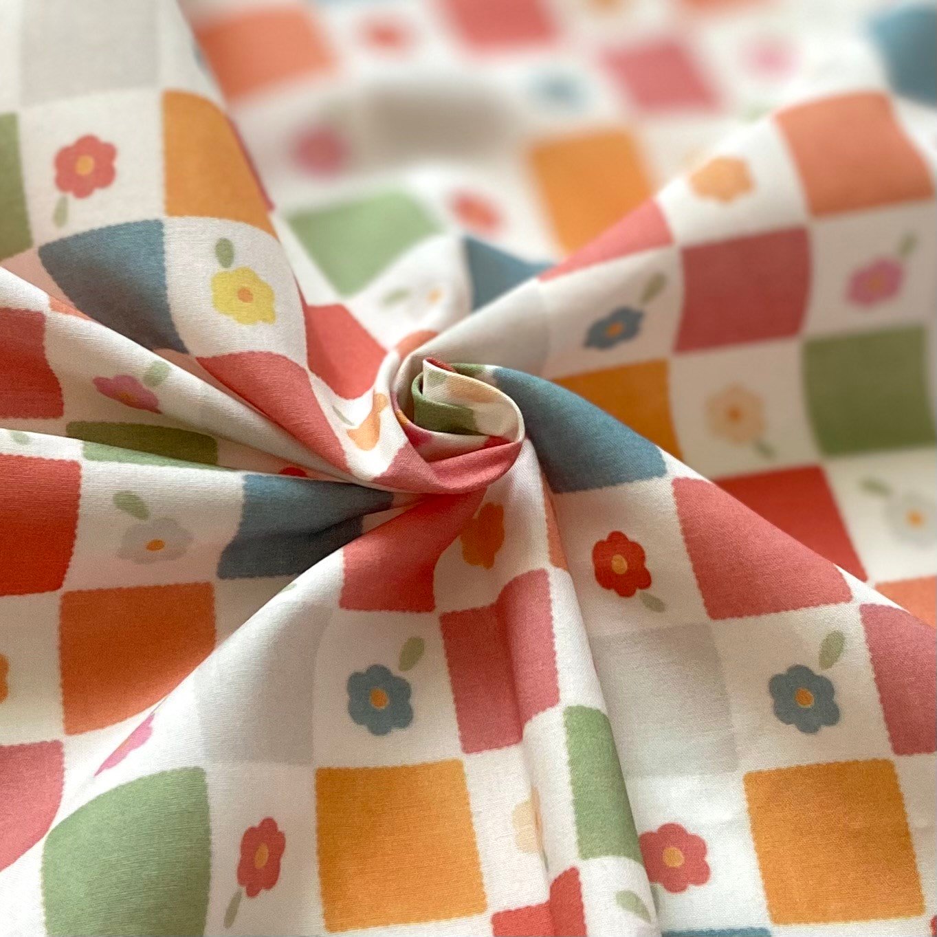 Floral Tile Poplin Kumaş