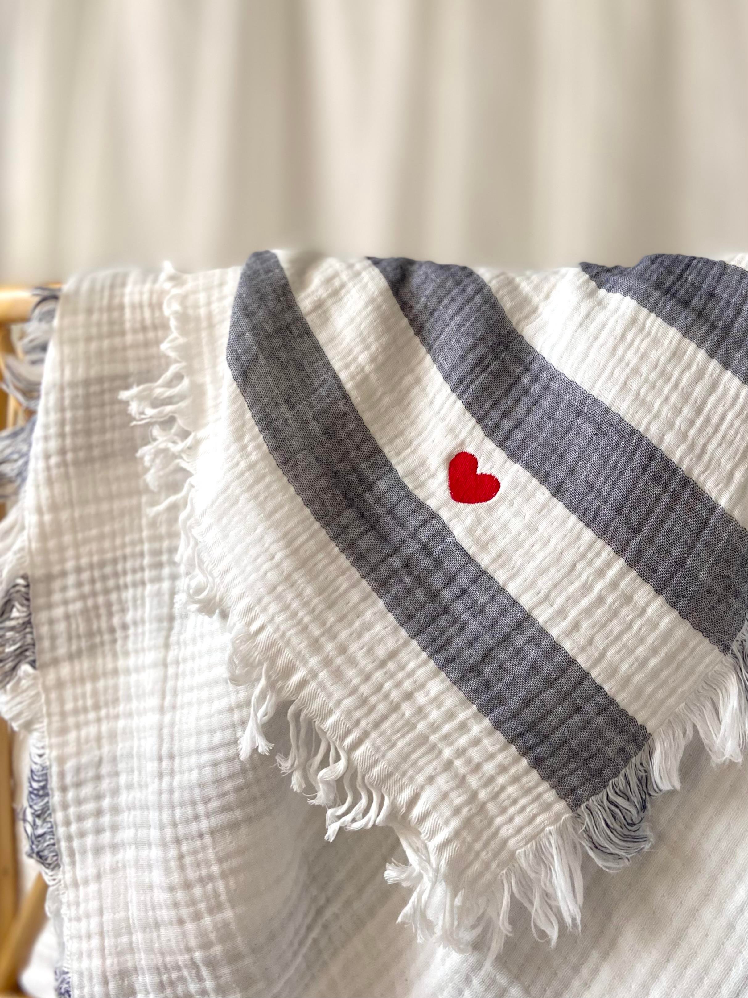 Mini Kalp Nakışlı 4 Kat Çift Taraflı Çizgili Müslin Örtü 90 x 1.15 - Antrasit