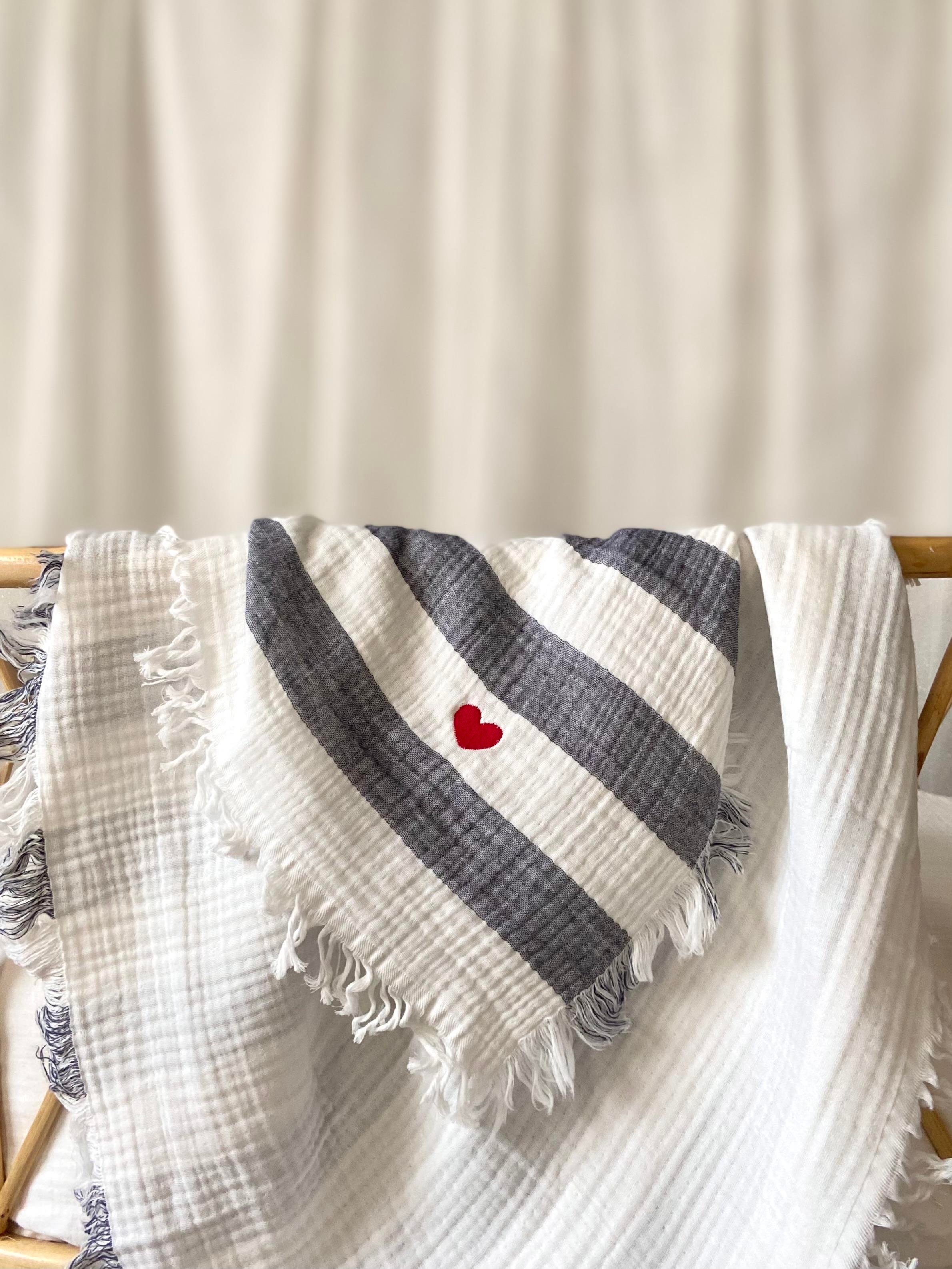 Mini Kalp Nakışlı 4 Kat Çift Taraflı Çizgili Müslin Örtü 90 x 1.15 - Antrasit
