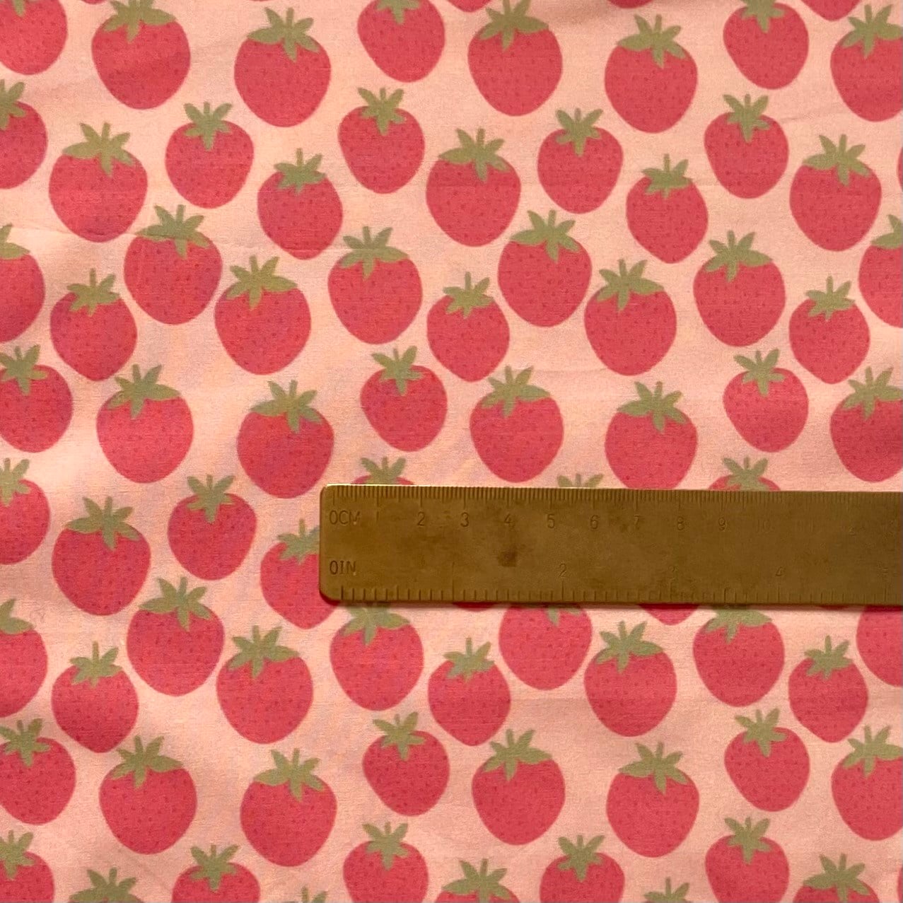 Pinky Strawberries Poplin Kumaş
