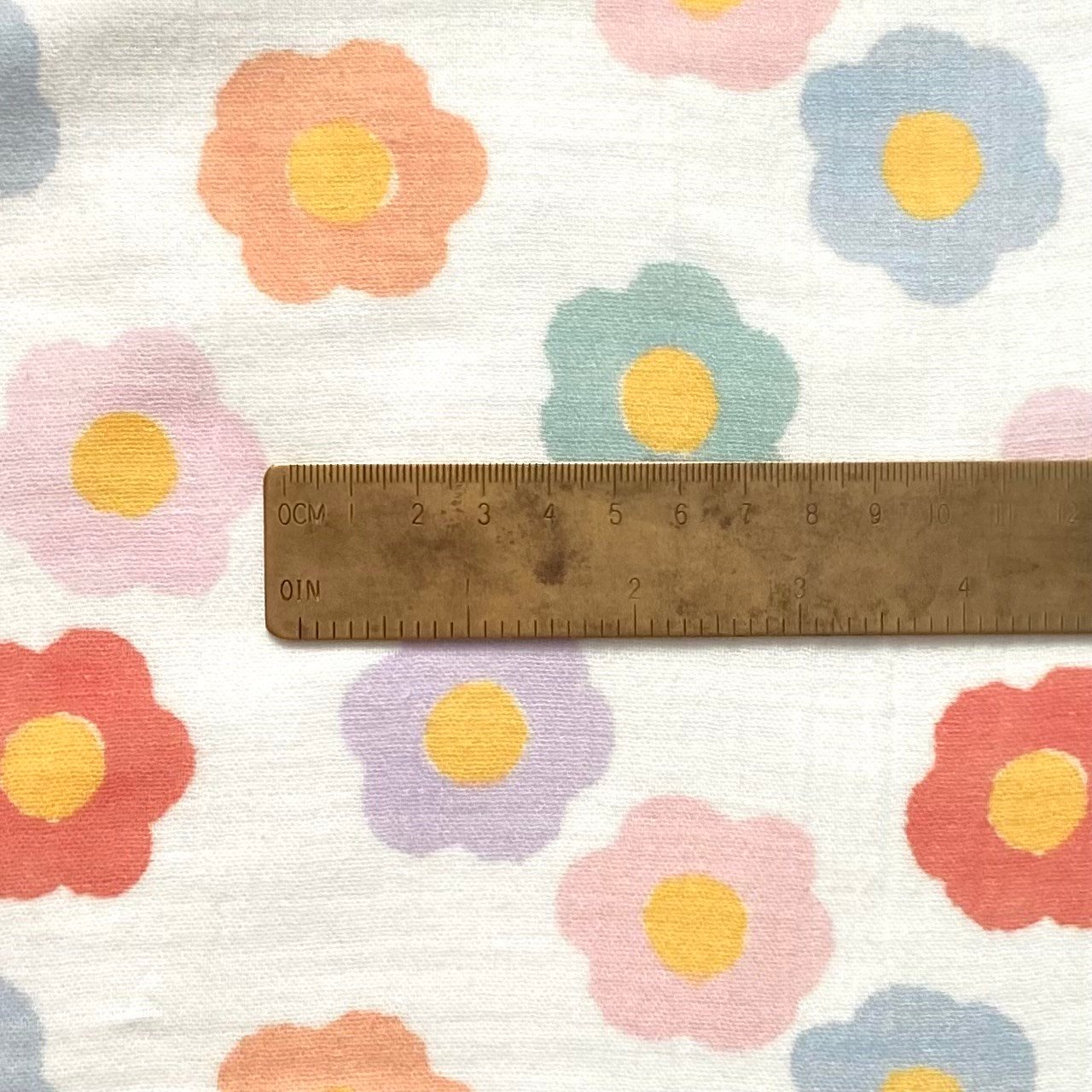 Retro Pastels - Daisies Müslin Kumaş