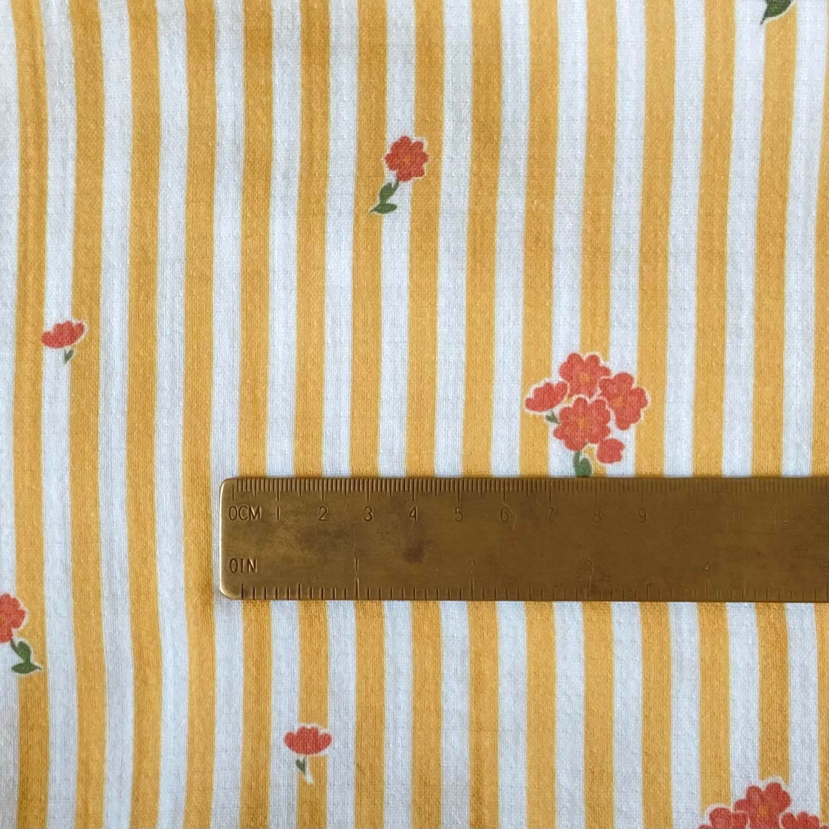 Yellow Stripes Müslin Kumaş