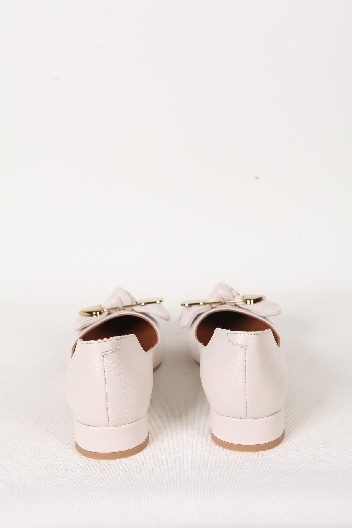 Kadın Deri Babet Aksesuar Detaylı Krem