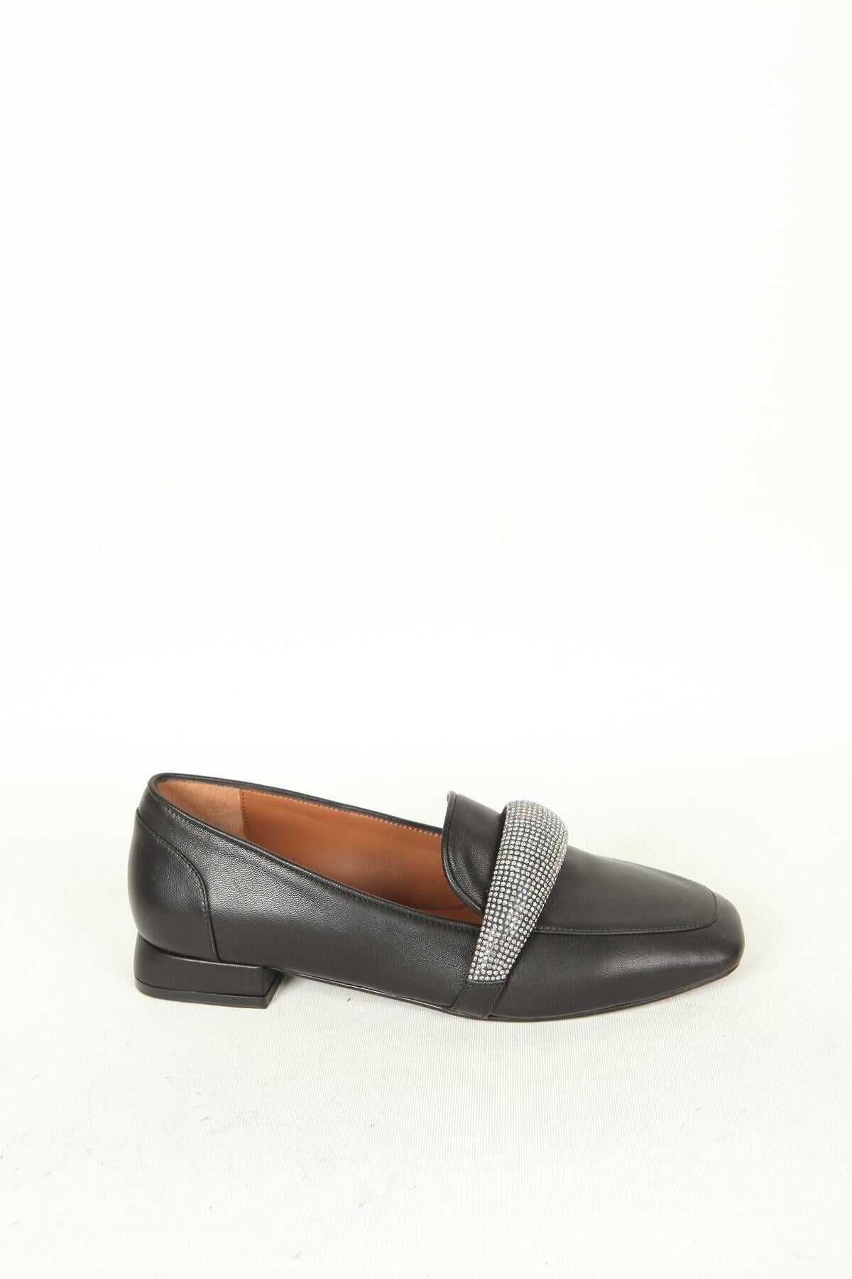 Kadın Siyah Hakiki   Aksesuar Detaylı Babet