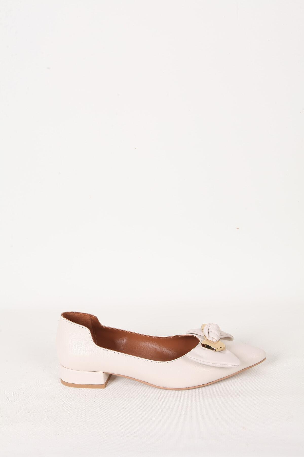 Kadın Deri Babet Aksesuar Detaylı Krem