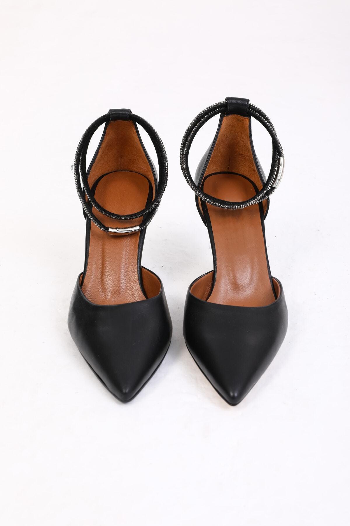 Kadın Siyah Deri Bilek Aksesuarlı Abiye Ayakkabı