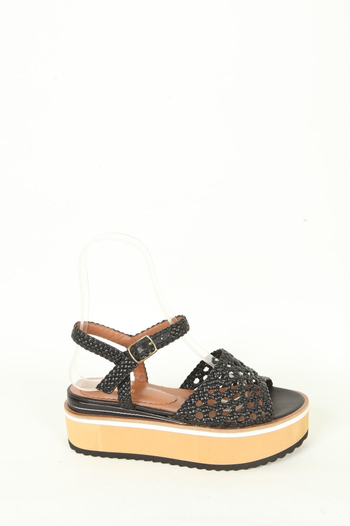 Kadın Siyah Örgülü Sandalet