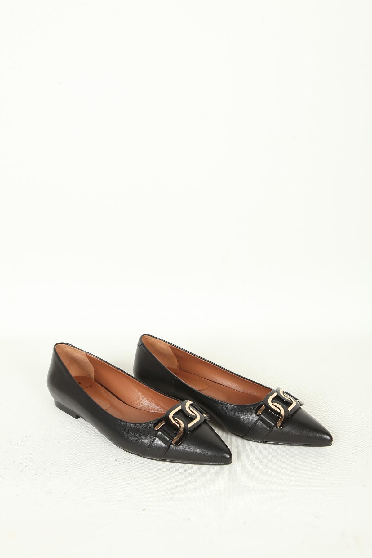 Kadın Deri Babet Aksesuar Detaylı Siyah