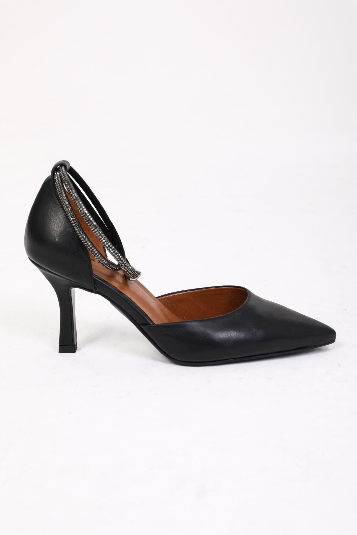 Kadın Siyah Deri Bilek Aksesuarlı Abiye Ayakkabı