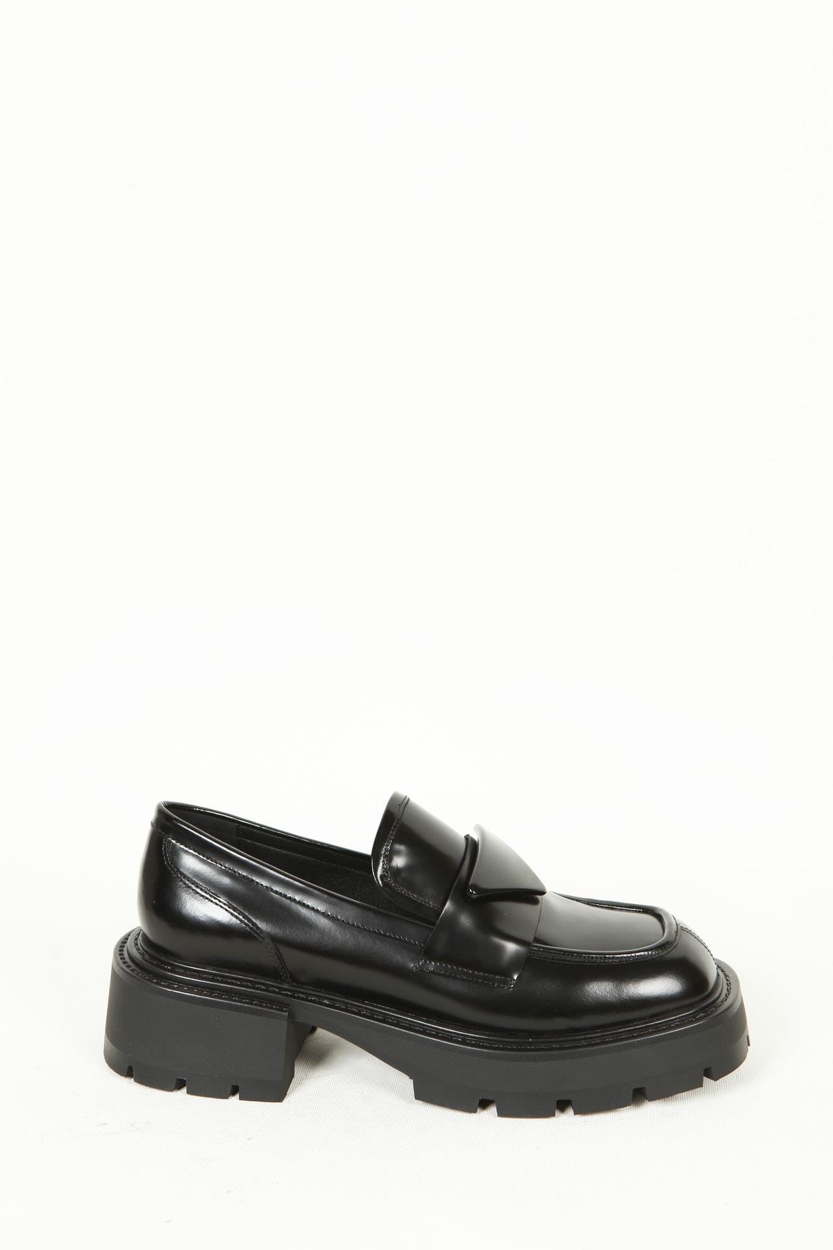 Kadın Siyah Rugan Loafer Ayakkabı