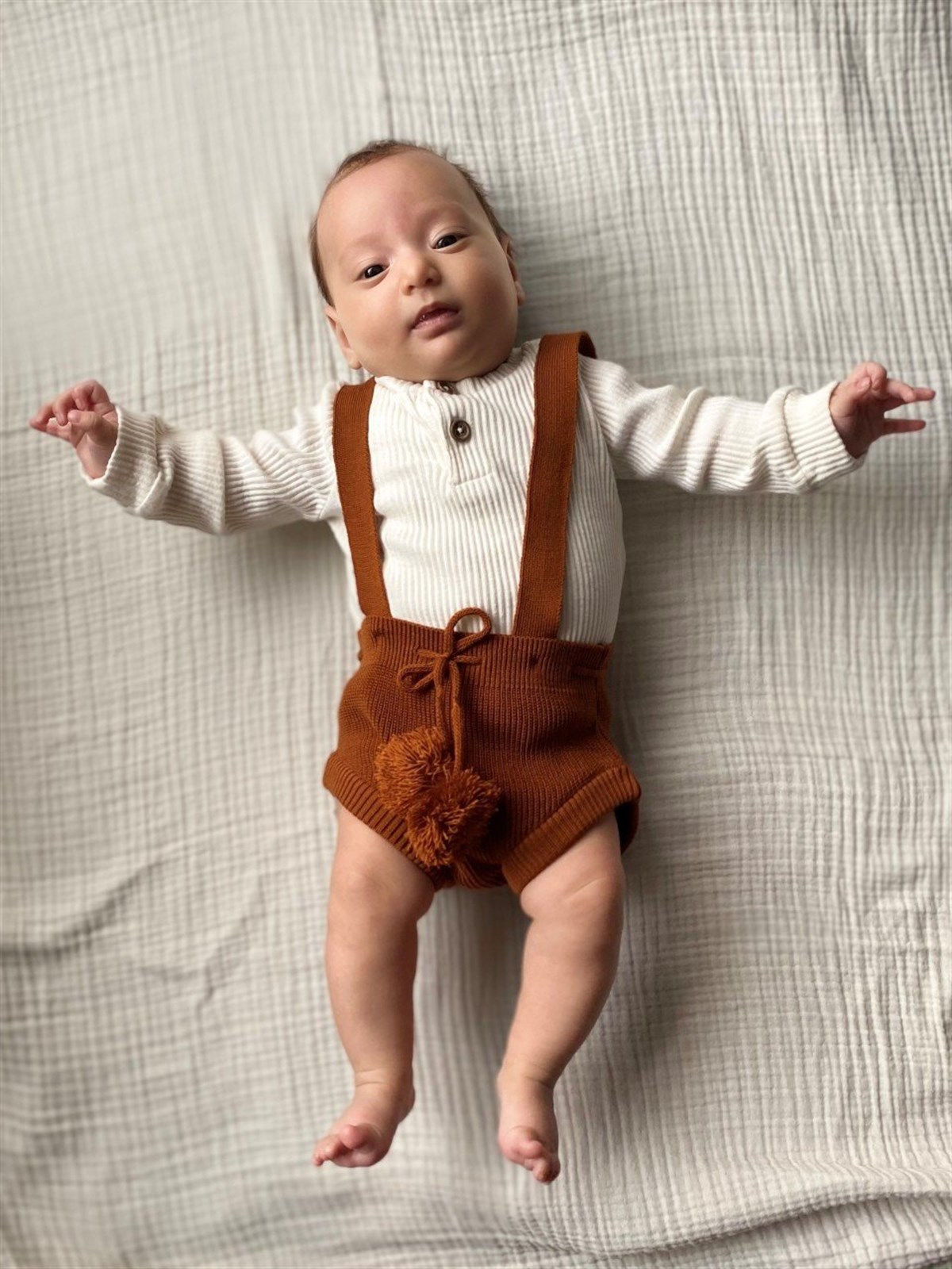 Mama Yoyo Ayarlanabilir Askılı Triko Bebek Şortu - Konsept Bebek Kıyafeti Romper - Kahverengi Tarçın