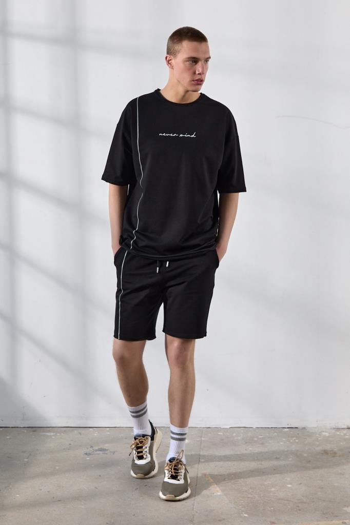 Erkek Nevermind Reflektör Baskılı Oversize Siyah TakımErkek Nevermind Reflektör Baskılı Oversize Siyah Takım