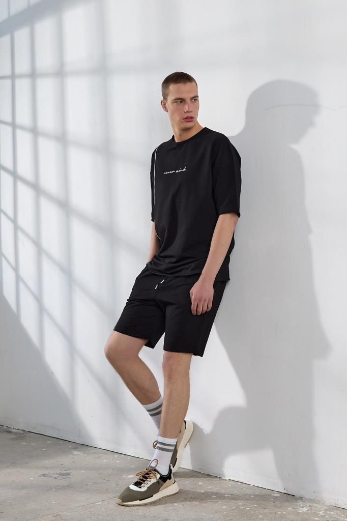 Erkek Nevermind Reflektör Baskılı Oversize Siyah TakımErkek Nevermind Reflektör Baskılı Oversize Siyah Takım