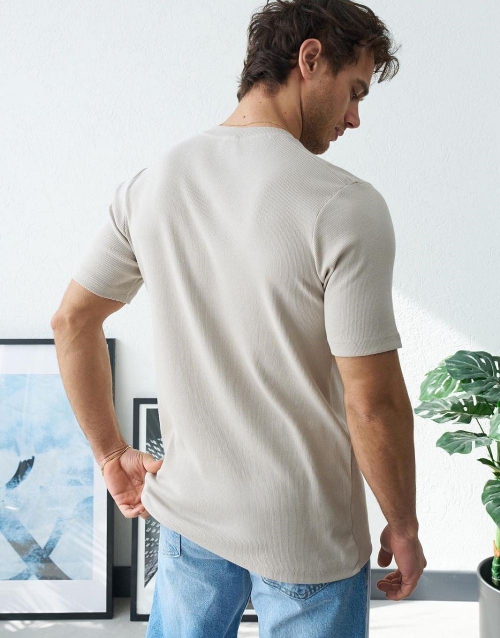 Erkek Taş Fitilli Henley Yaka Basic TişörtErkek Taş Fitilli Henley Yaka Basic Tişört
