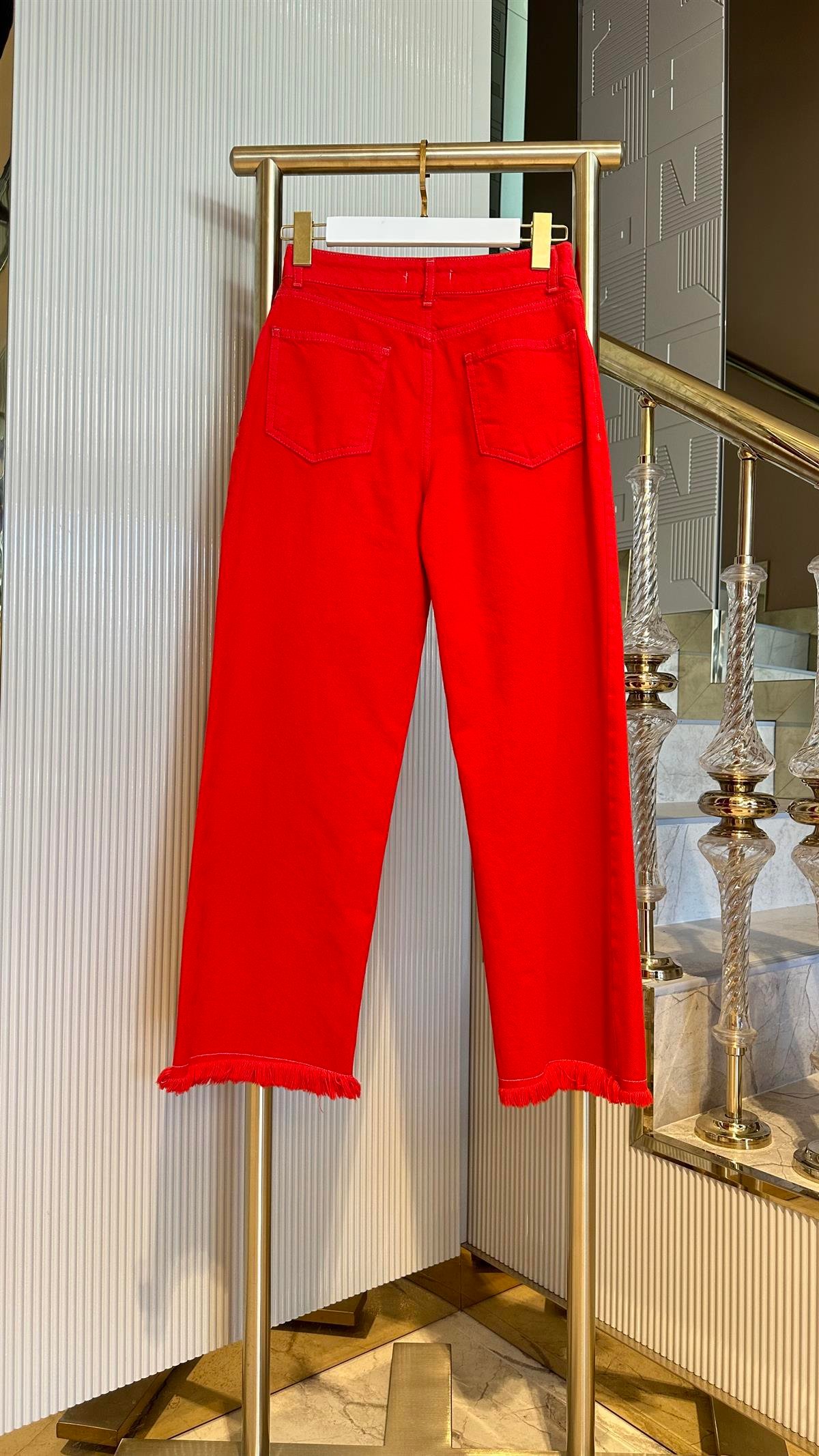 PAÇALARI PÜSKÜLLÜ PANTOLON