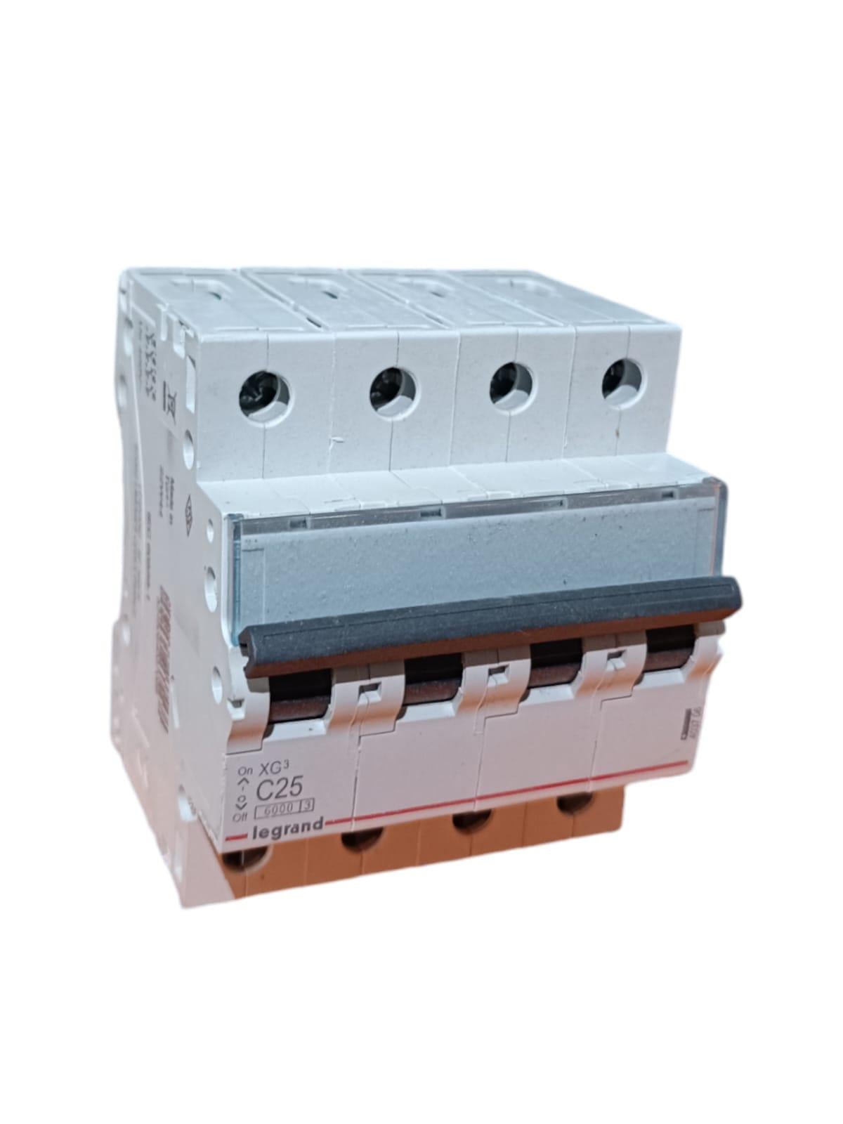 25 AP C TİPİ 4 KUTUP X6 OTOMAT LEGRAND