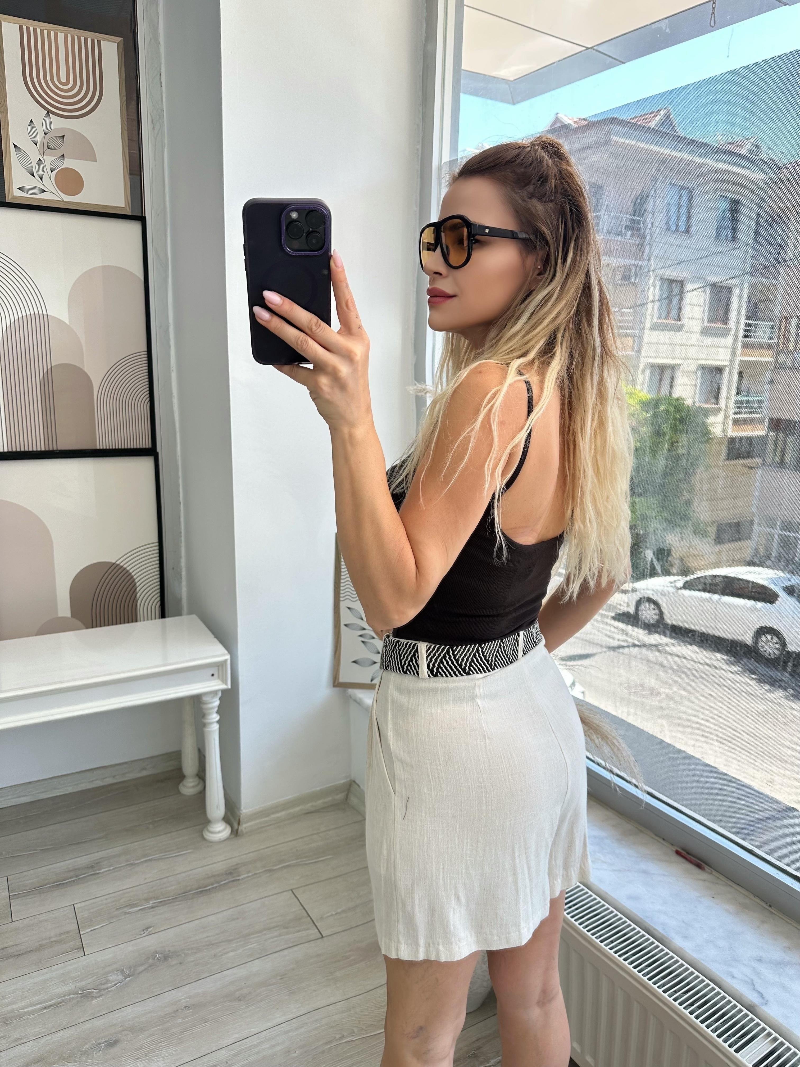 Bej Kemerli Keten Şort