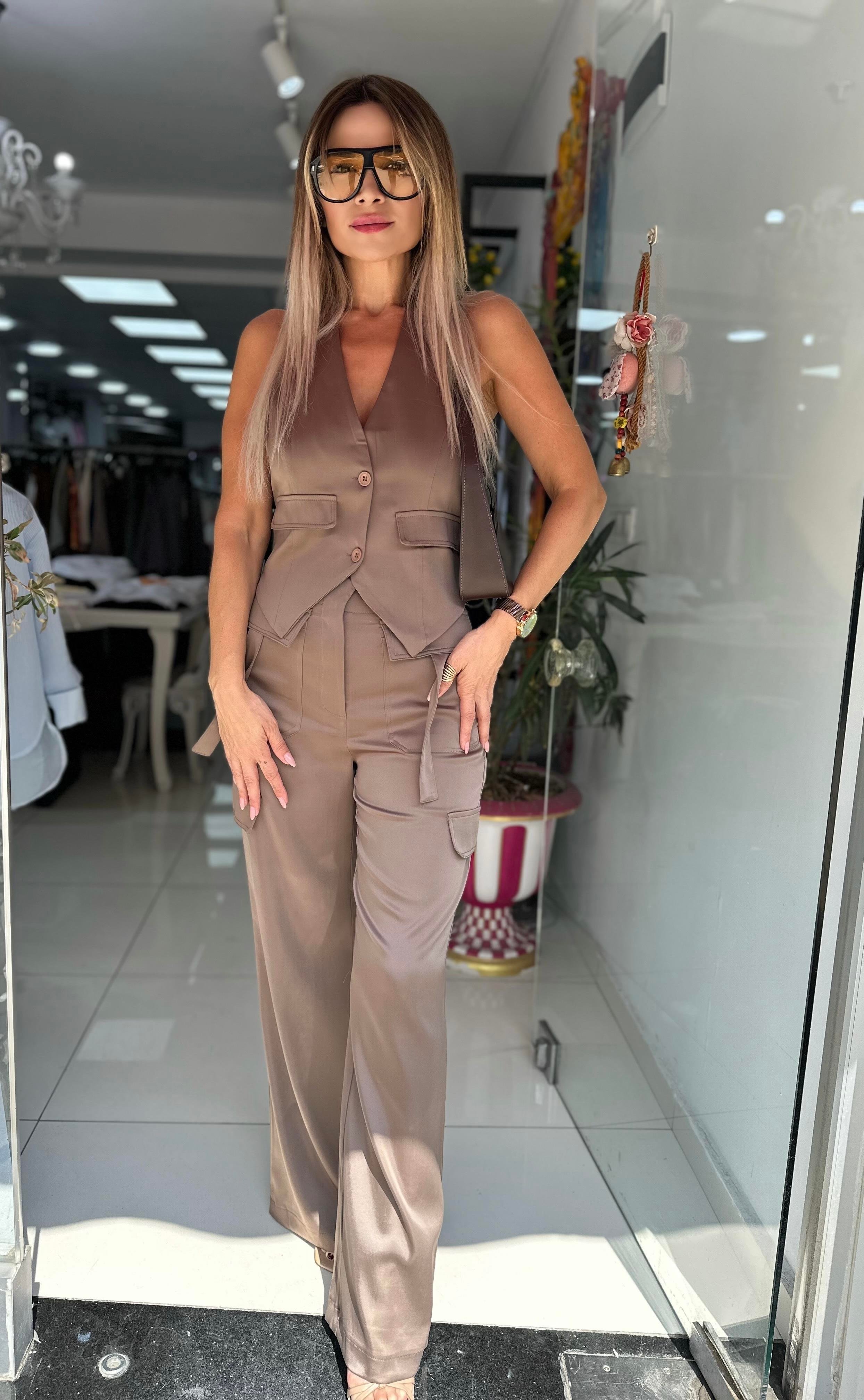Bej Saten Tasarım Sırt Detaylı Bluz Pantolon Takım 