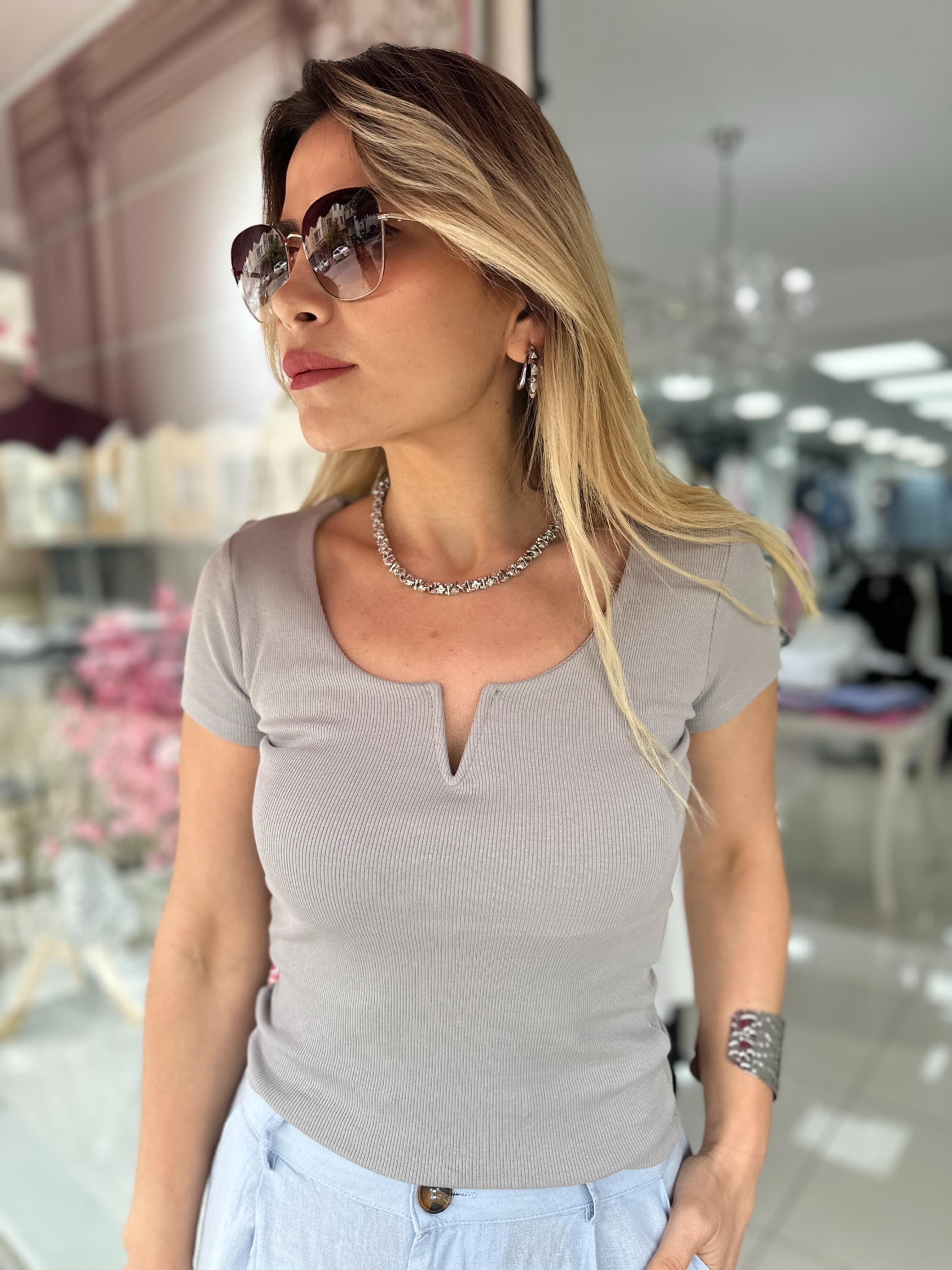 Bej V Yaka Tşhirt 
