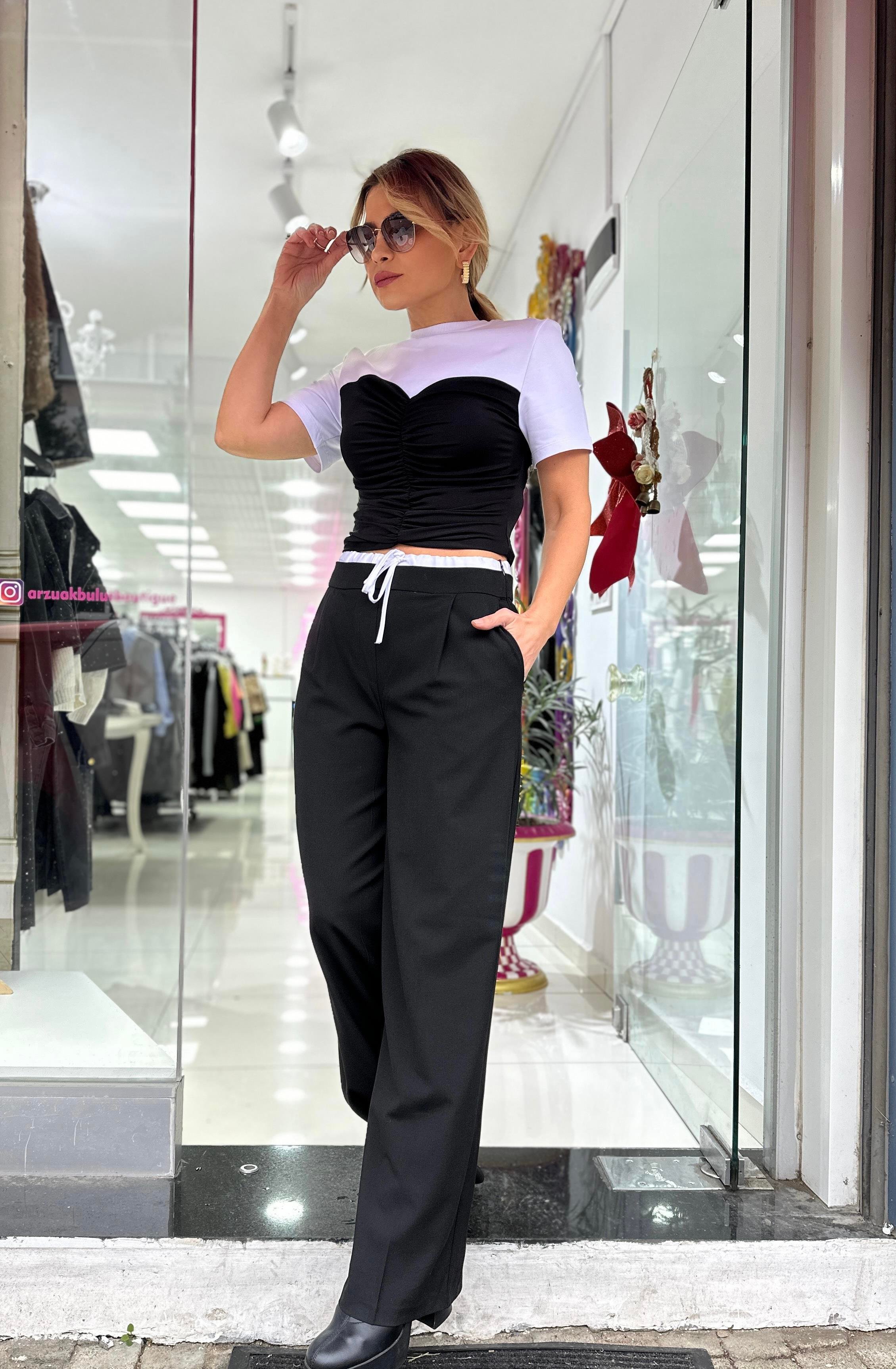 Bel Detaylı Siyah Pantolon 