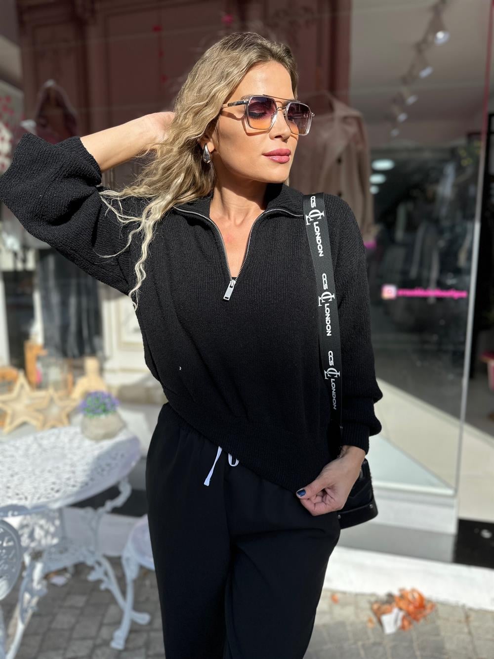 Bel Lastik Detaylı Siyah Pantolon 