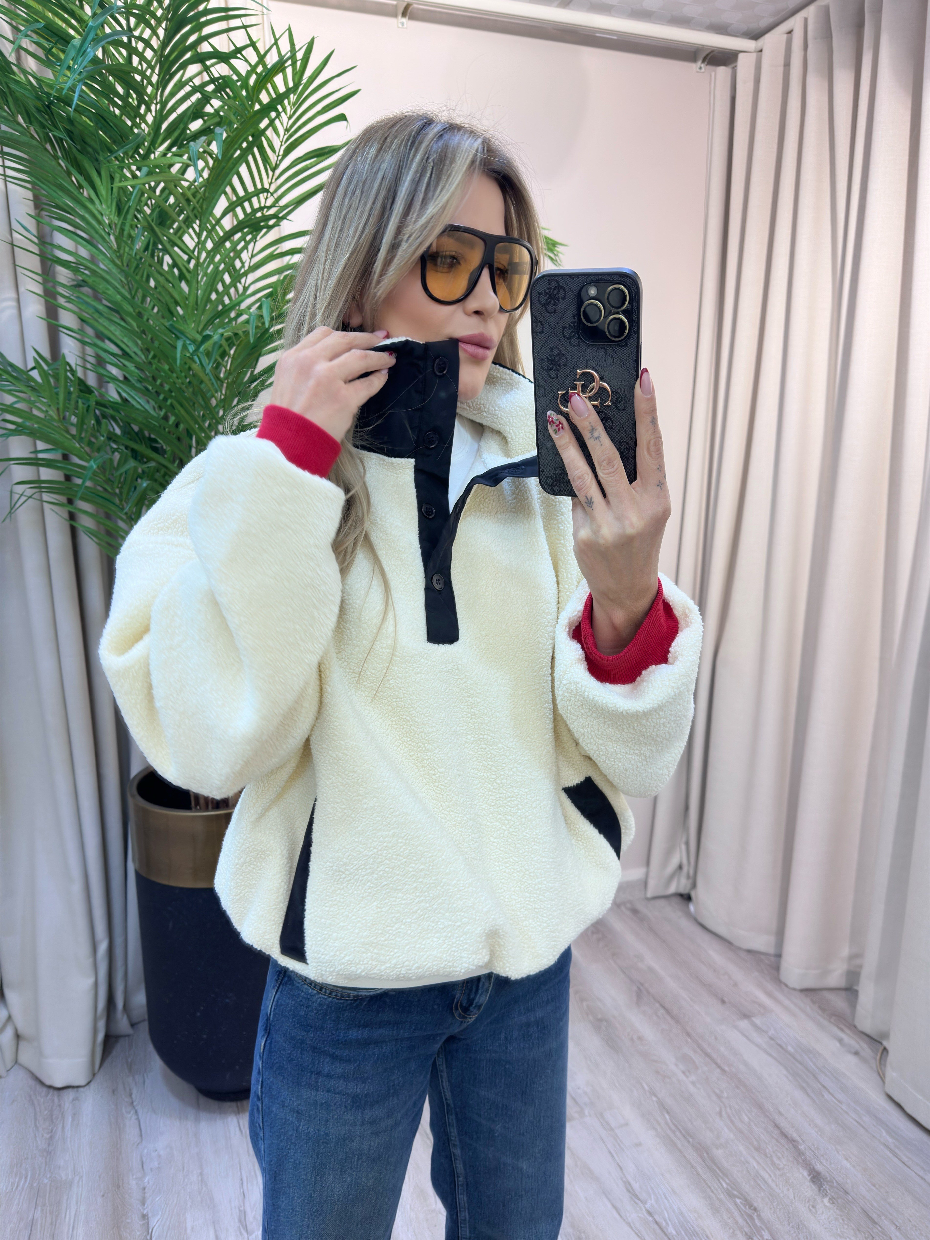 Beli Lastikli Nakış Detaylı Yakası Düğmeli Polar Sweat