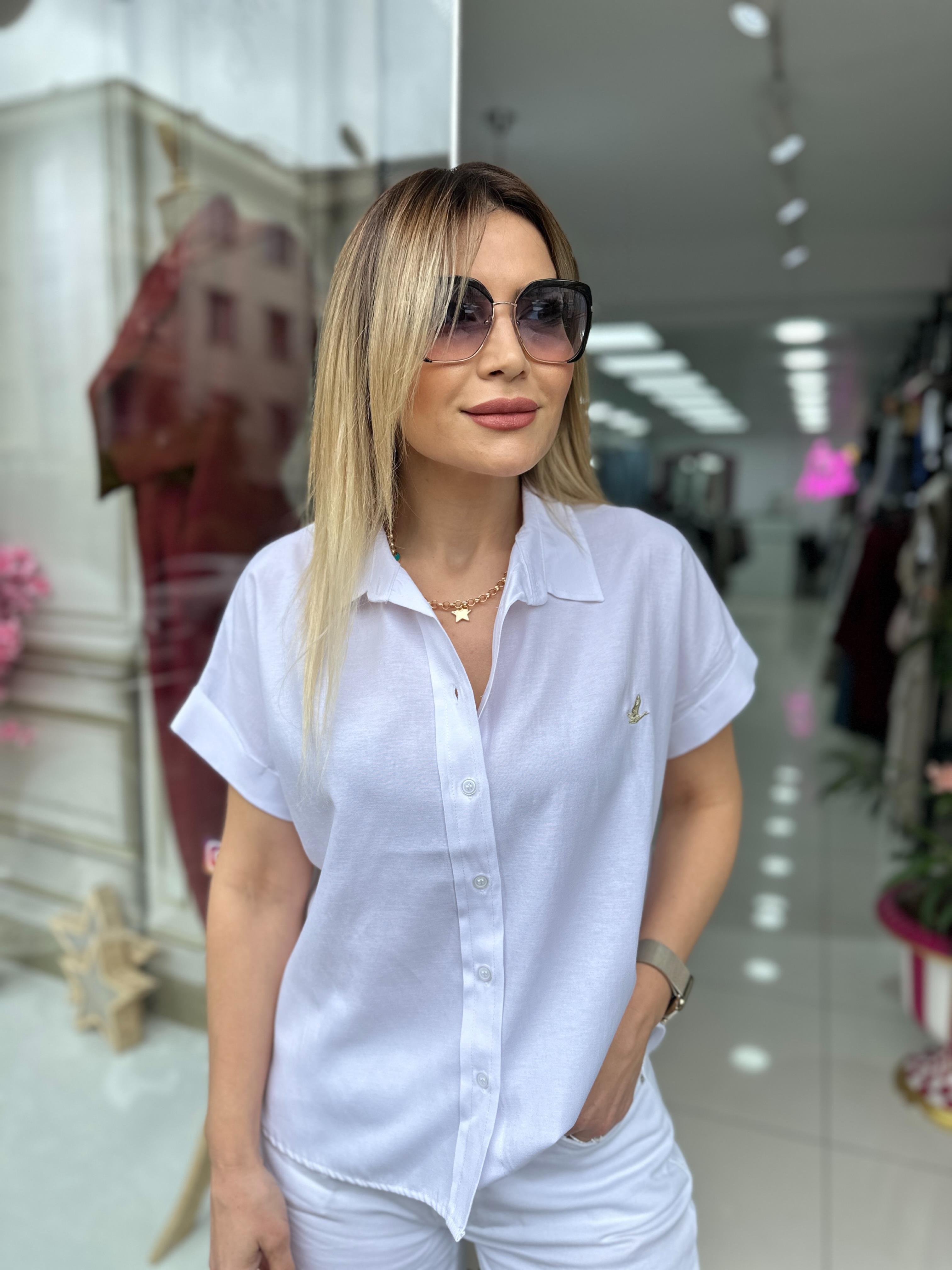 Beyaz Nakışlı Kısa Kol Gömlek 