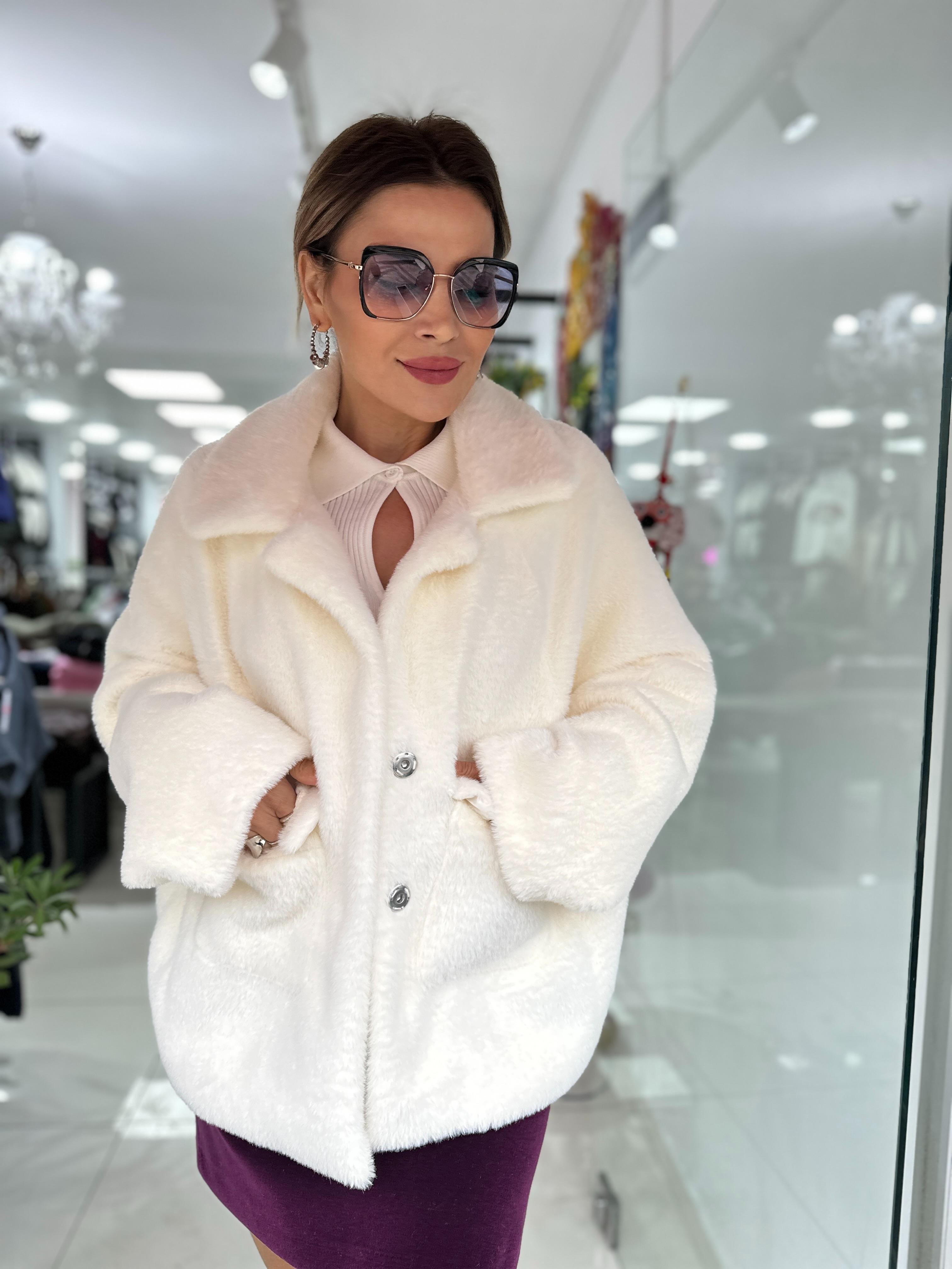 Beyaz Uzun Çift Cepli Mont