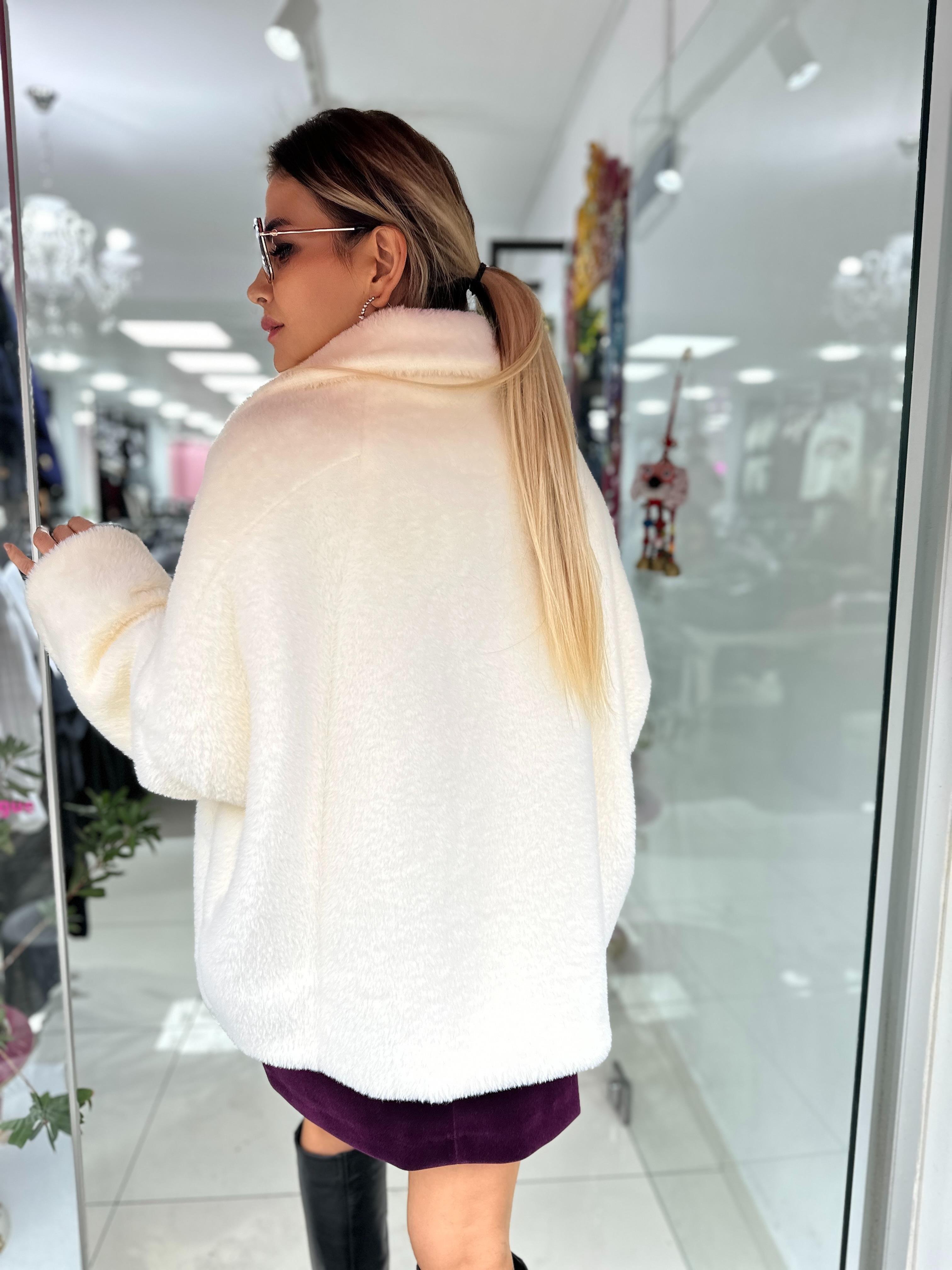 Beyaz Uzun Çift Cepli Mont