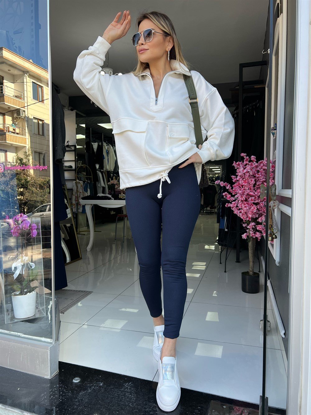 DLV Cep Detaylı Ekru Sweat
