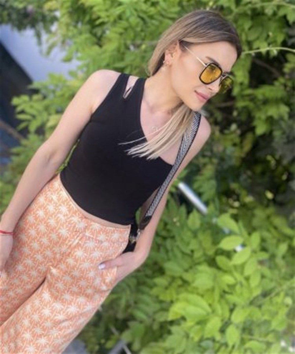 DLV Siyah Omuz Detay Bluz