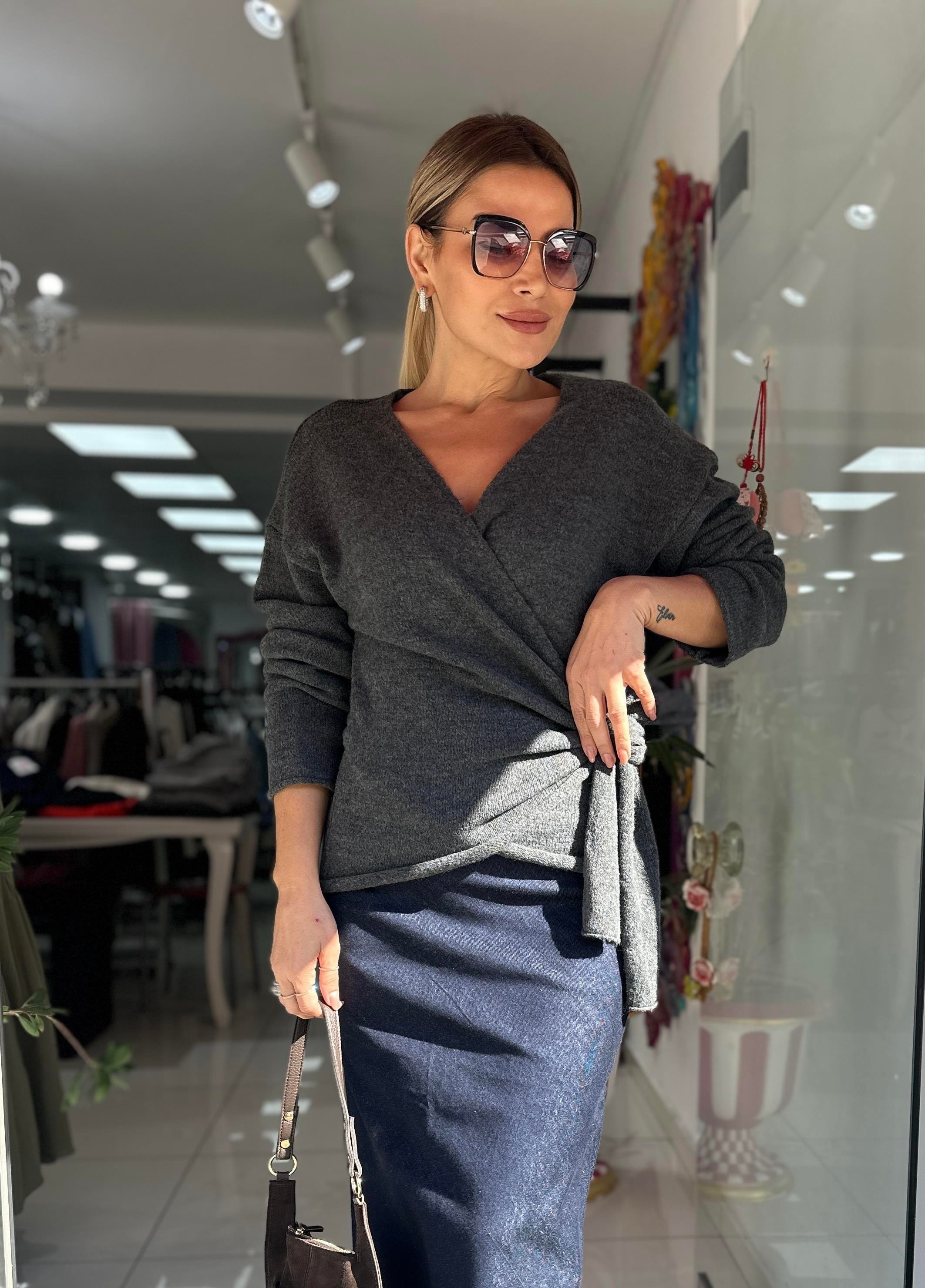 Gri Bağlamalı Triko 
