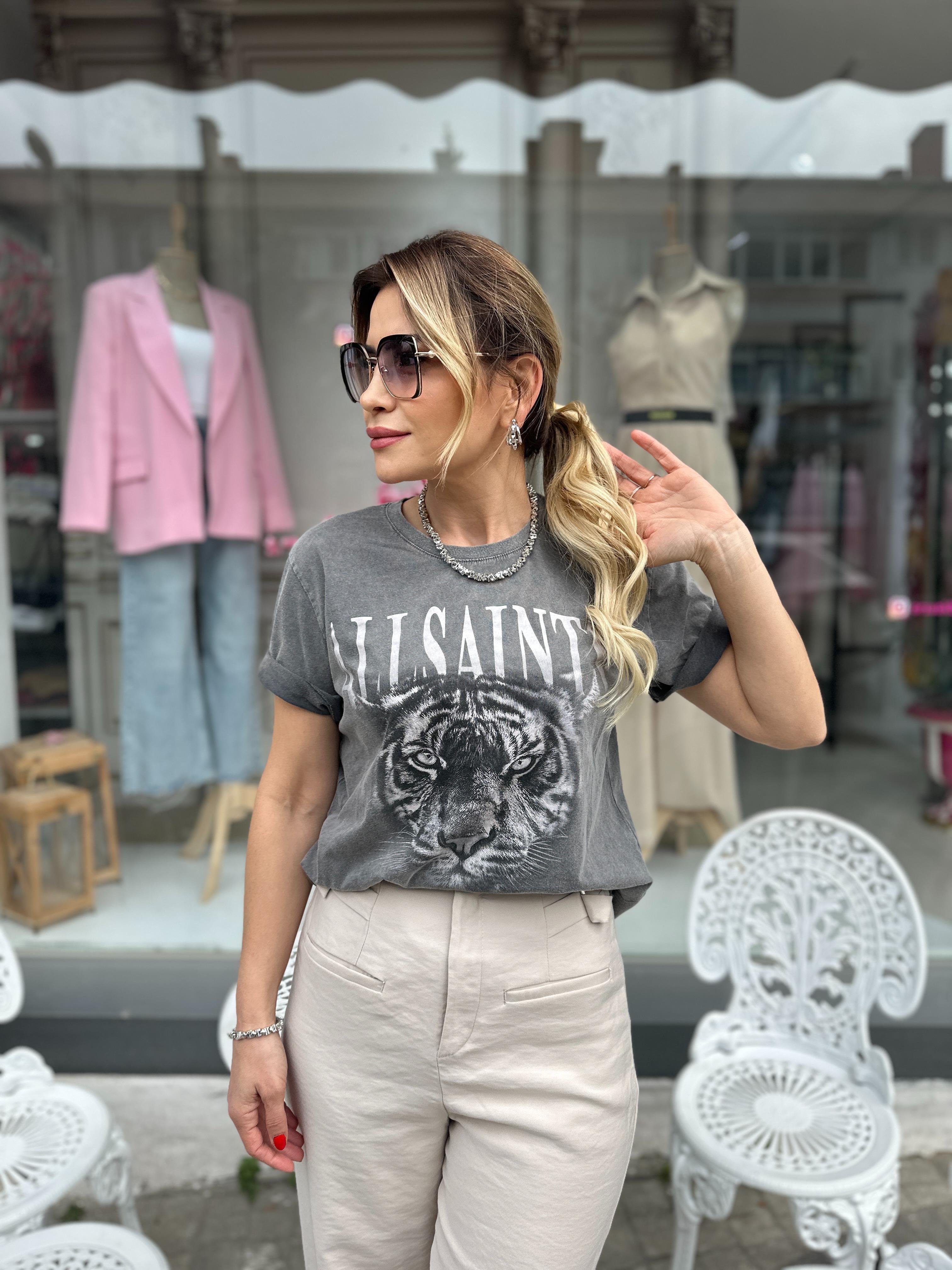 Gri Baskı Detaylı Tşhirt 